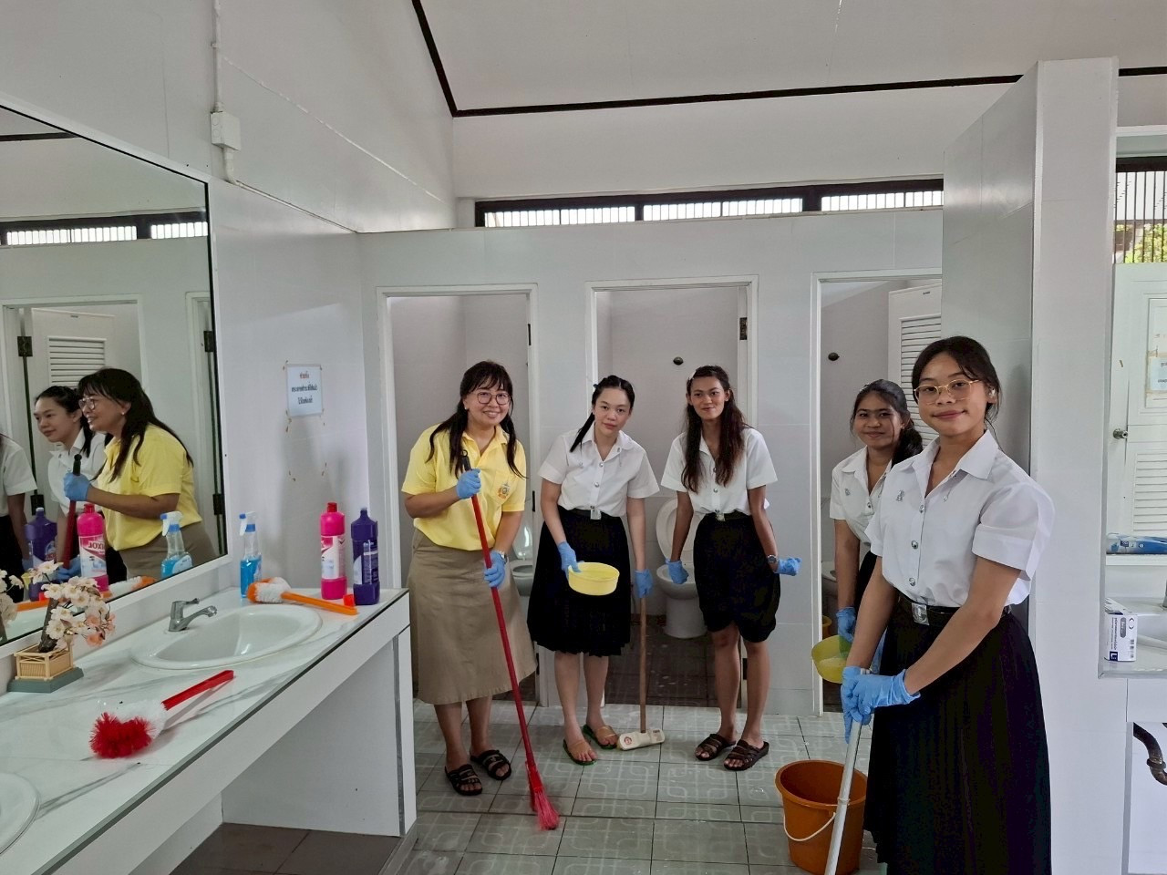 สจด. จัดกิจกรรมจิตอาสาถวายเป็นพระราชกุศล เนื่องในโอกาสวันเฉลิมพระชนมพรรษาของพระบาทสมเด็จพระปรเมนทรรามาธิบดีศรีสินทรมหาวชิราลงกรณ พระวชิรเกล้าเจ้าอยู่หัว — 27 กรกฎาคม 2025 — สถาบันเทคโนโลยีจิตรลดา CDTI