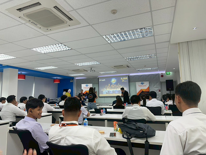 สจด. ศึกษาดูงานบริษัท EEC Academy Building และศูนย์สำรองข้อมูลอินเตอร์ลิ้งค์ ดาต้า เซ็นเตอร์ INTERLINK DATACENTER COMPANY LIMITED. — 18 กรกฎาคม 2025 — สถาบันเทคโนโลยีจิตรลดา CDTI