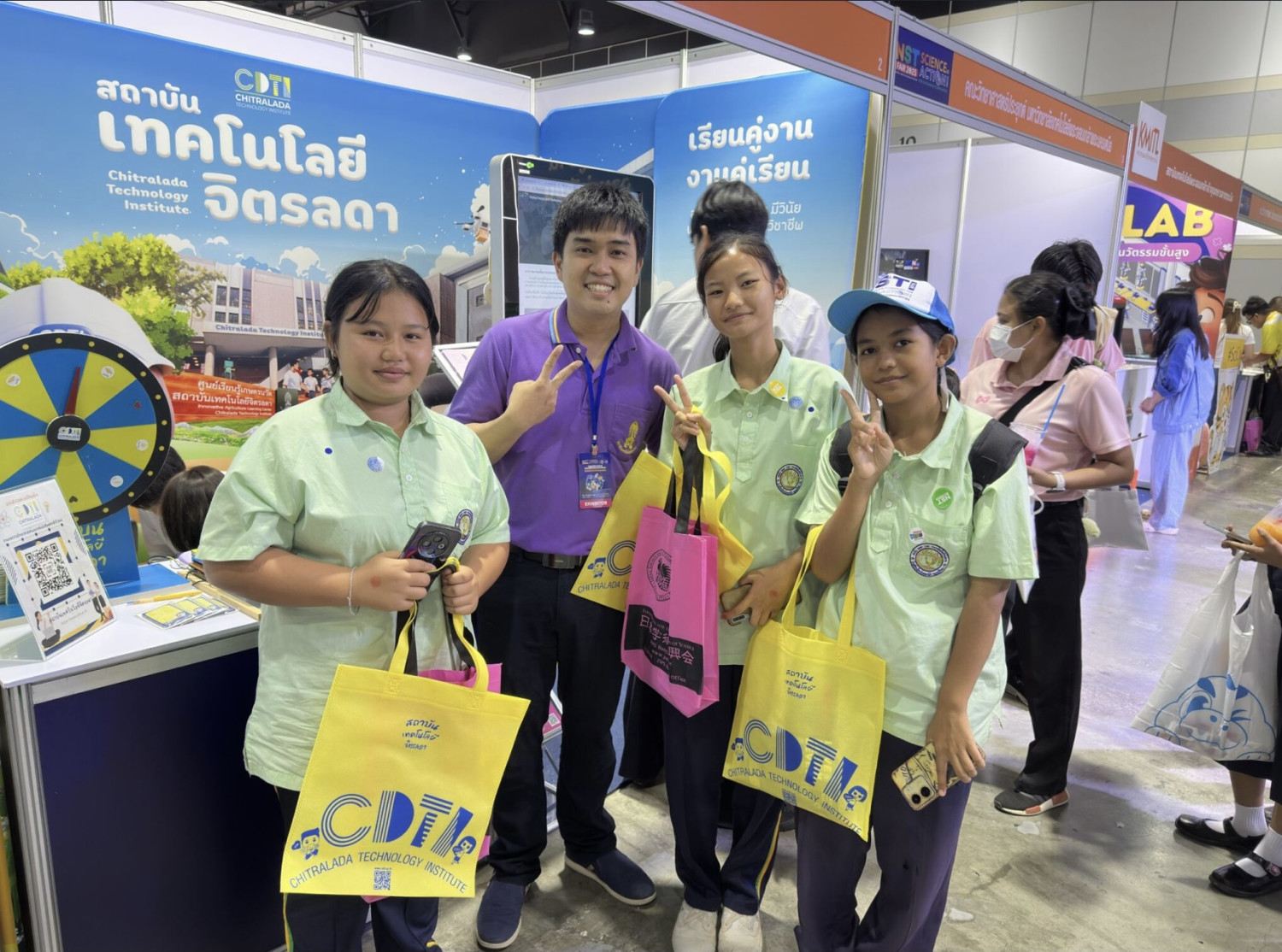 สจด. ร่วมงาน อว.แฟร์ 2025 — 11 สิงหาคม 2025 — สถาบันเทคโนโลยีจิตรลดา CDTI