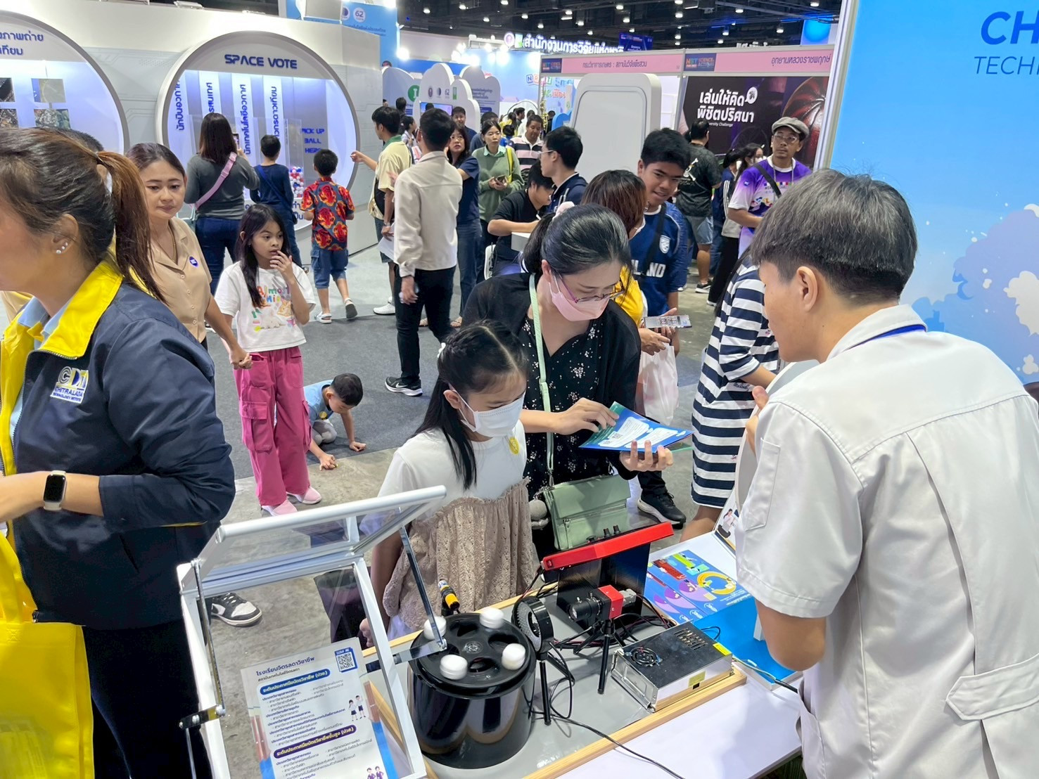 สจด. จัดบูธแสดงผลงานนวัตกรรม ภายในงาน“อว.แฟร์ 2025: Creators of Tomorrow" — 13 สิงหาคม 2025 — สถาบันเทคโนโลยีจิตรลดา CDTI