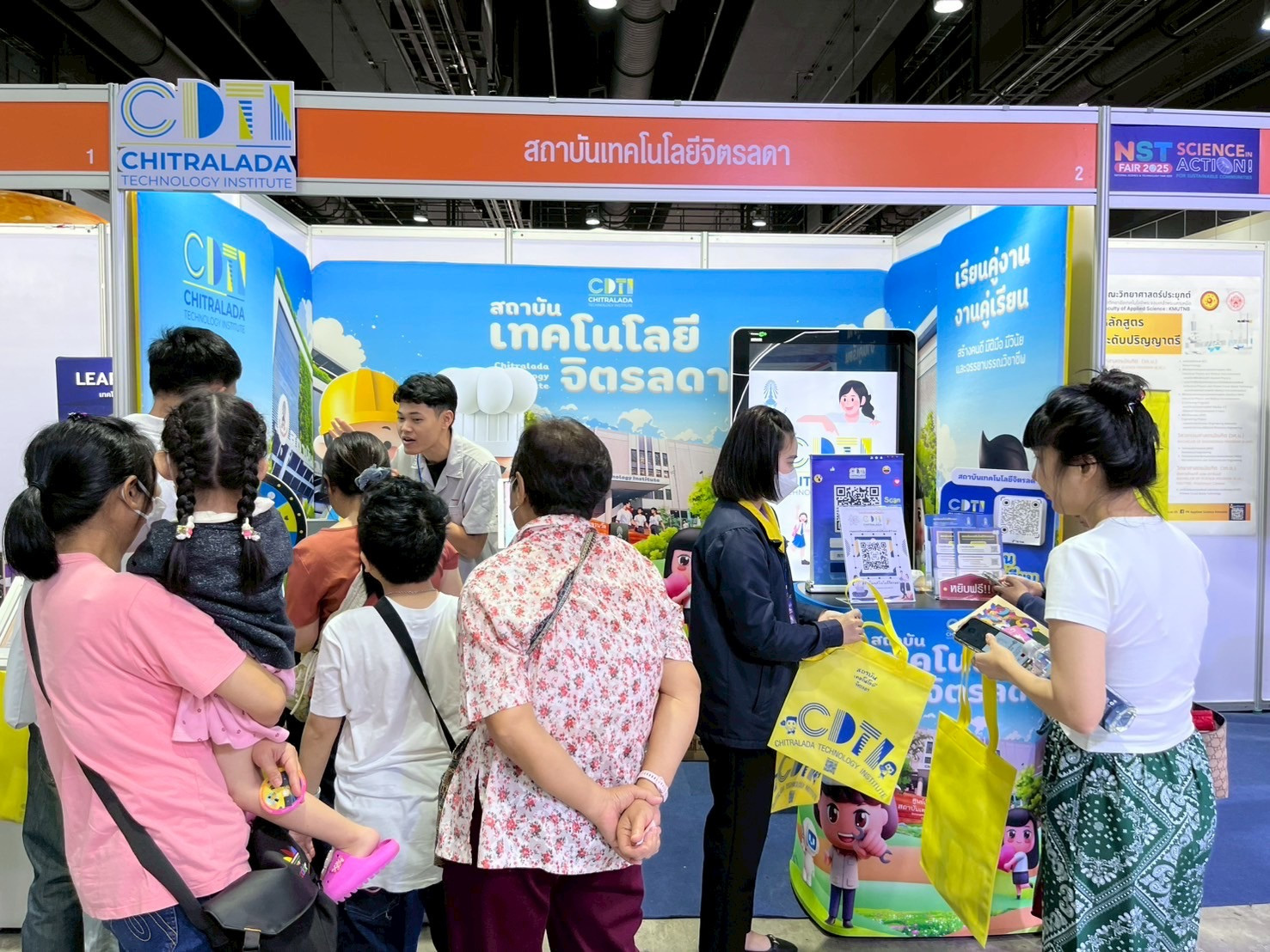 สจด. จัดบูธแสดงผลงานนวัตกรรม ภายในงาน“อว.แฟร์ 2025: Creators of Tomorrow" — 13 สิงหาคม 2025 — สถาบันเทคโนโลยีจิตรลดา CDTI