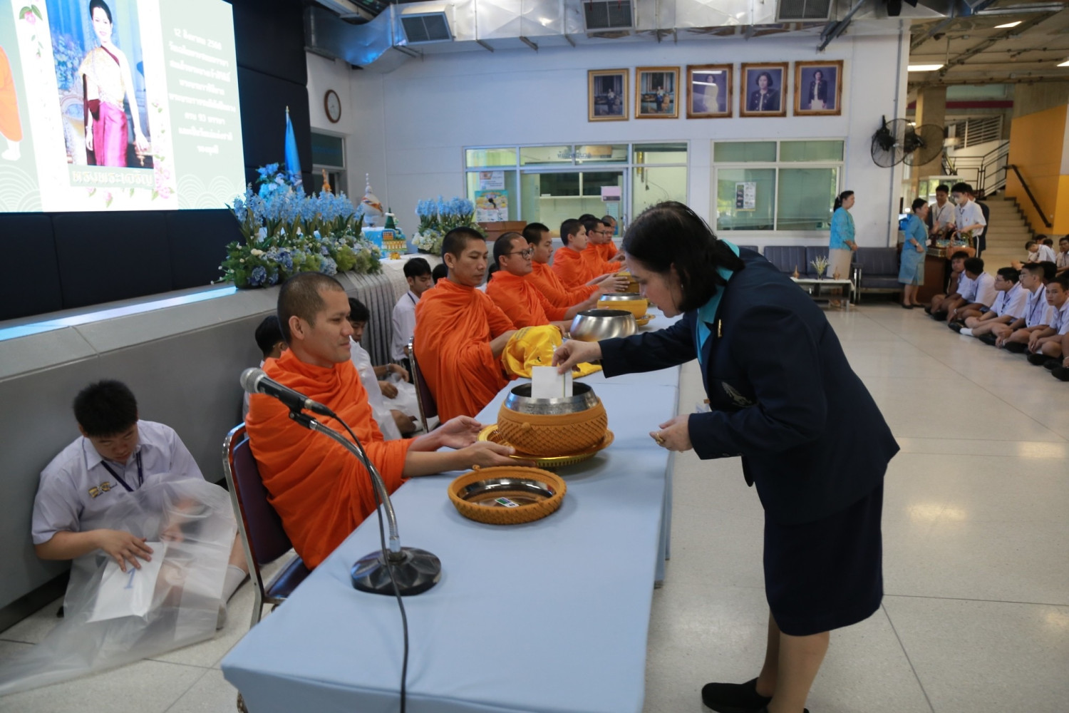 สจด. ทำบุญตักบาตร และถวายพระพรชัยมงคลเนื่องในวันเฉลิมพระชนมพรรษาสมเด็จพระนางเจ้าสิริกิติ์ พระบรมราชินีนาถ พระบรมราชชนนีพันปีหลวง — 9 สิงหาคม 2025 — สถาบันเทคโนโลยีจิตรลดา CDTI