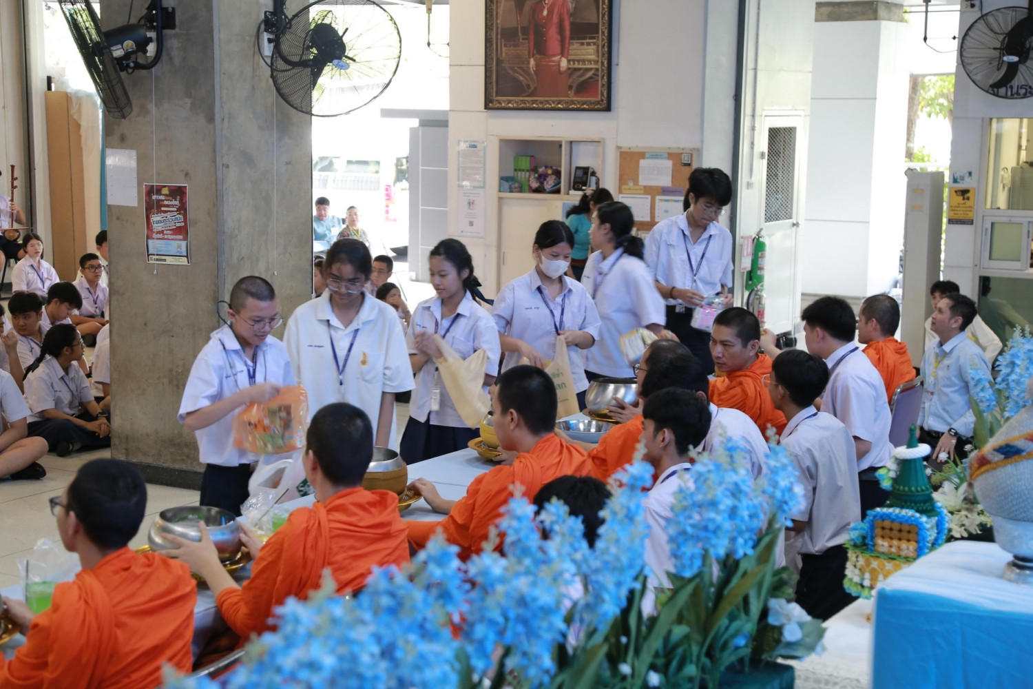 สจด. ทำบุญตักบาตร และถวายพระพรชัยมงคลเนื่องในวันเฉลิมพระชนมพรรษาสมเด็จพระนางเจ้าสิริกิติ์ พระบรมราชินีนาถ พระบรมราชชนนีพันปีหลวง — 9 สิงหาคม 2025 — สถาบันเทคโนโลยีจิตรลดา CDTI