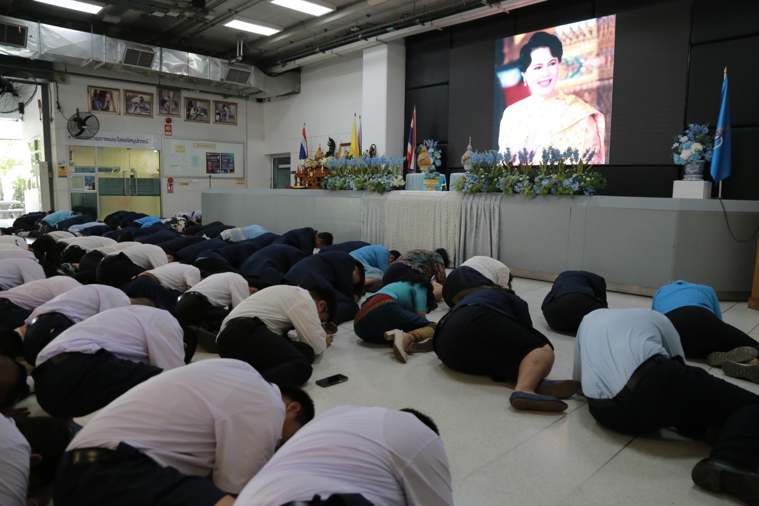 สจด. ทำบุญตักบาตร และถวายพระพรชัยมงคลเนื่องในวันเฉลิมพระชนมพรรษาสมเด็จพระนางเจ้าสิริกิติ์ พระบรมราชินีนาถ พระบรมราชชนนีพันปีหลวง — 9 สิงหาคม 2025 — สถาบันเทคโนโลยีจิตรลดา CDTI