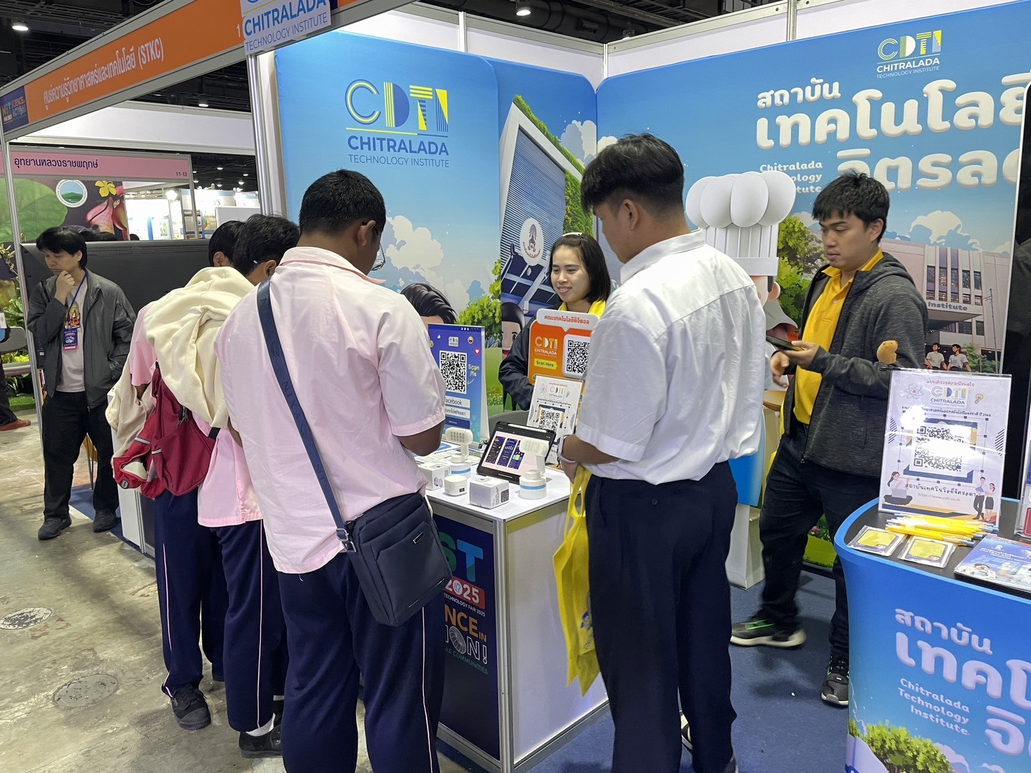สจด. จัดบูธแสดงผลงานนวัตกรรม งานมหกรรมวิทยาศาสตร์และเทคโนโลยีแห่งชาติ ประจำปี 2568 ภายในงาน “อว.แฟร์ 2025: Creators of Tomorrow ” (Day สุดท้าย) — 18 สิงหาคม 2025 — สถาบันเทคโนโลยีจิตรลดา CDTI