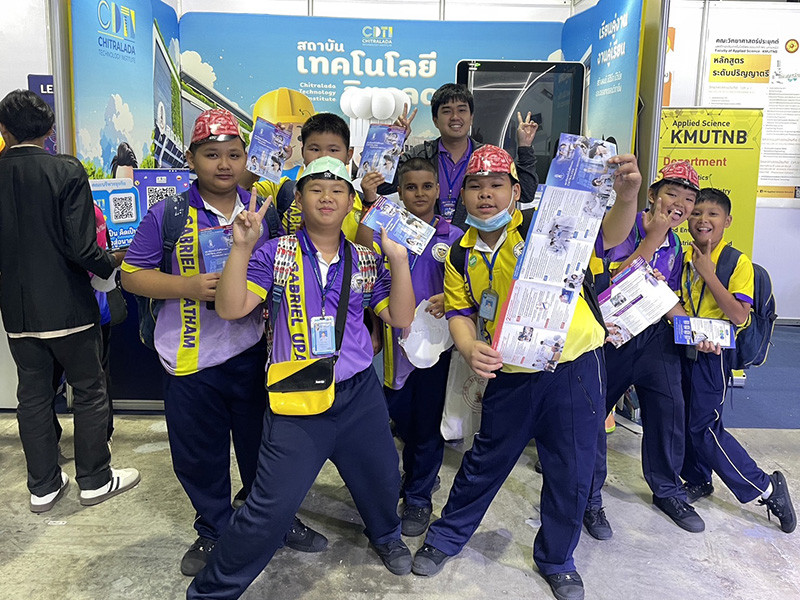 สจด. ร่วมพิธีมอบประกาศนียบัตรแสดงความยินดีแก่นักประดิษฐ์และนักวิจัยไทยที่ได้รับรางวัลจากเวทีนานาชาติ ภายในงานนิทรรศการ "อว.แฟร์ 2568 : SCI POWER FOR FUTURE THAILAND 2025" — 15 สิงหาคม 2025 — สถาบันเทคโนโลยีจิตรลดา CDTI