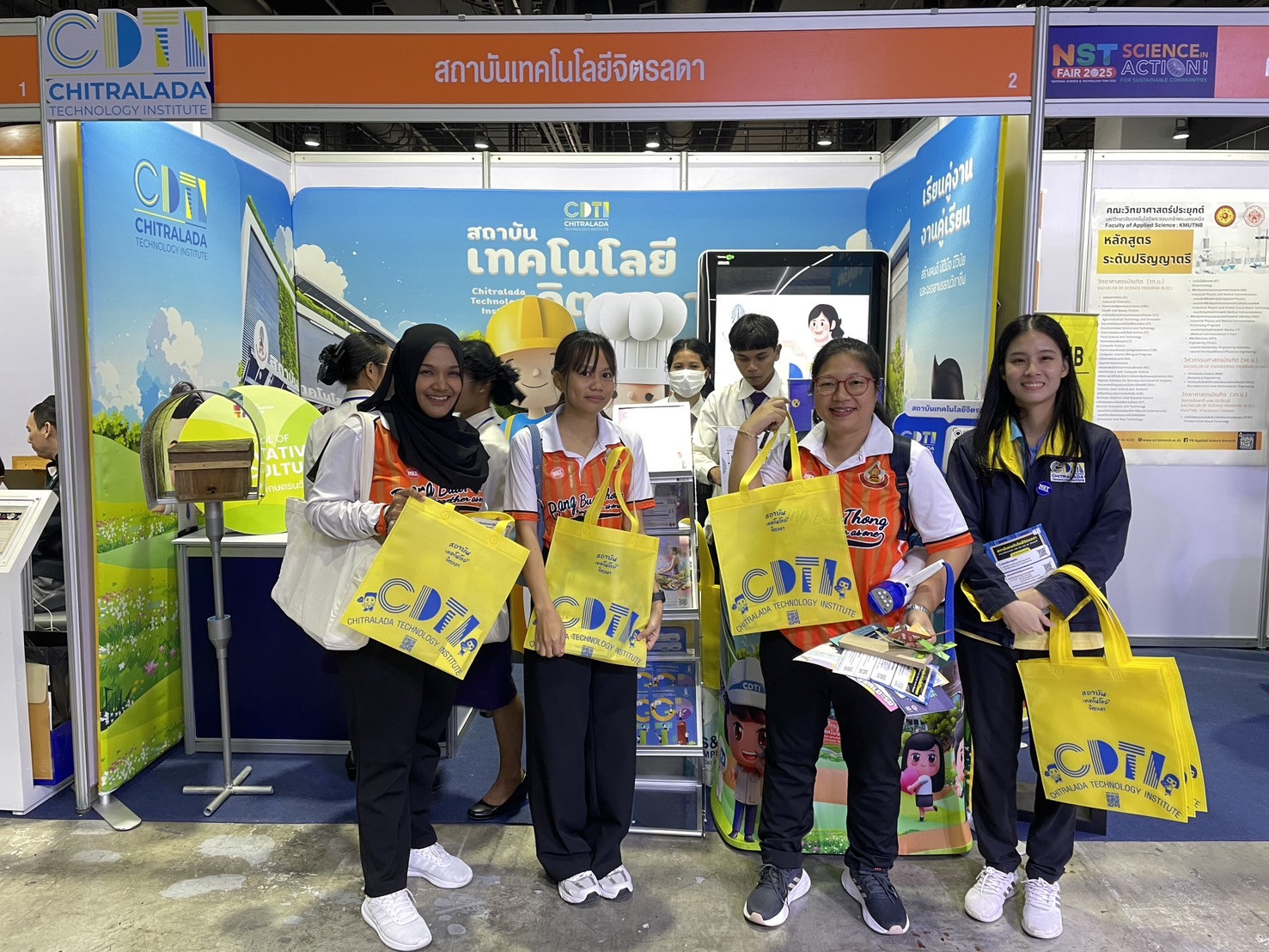 สจด. ร่วมพิธีเปิดงาน Thailand Tech Show 2025 นวัตกรรมไทย พร้อมใช้… เชื่อมต่อธุรกิจไทยสู่อนาคต — 14 สิงหาคม 2025 — สถาบันเทคโนโลยีจิตรลดา CDTI