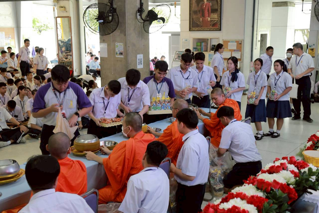 สจด. ทำบุญตักบาตร เนื่องในคล้ายวันพระราชสมภพ ครบ 100 พรรษาพระบาทสมเด็จพระปรเมนทรมหาอานันทมหิดล พระอัฐมรามาธิบดินทร์ (รัชกาลที่ 8) — 13 กันยายน 2025 — สถาบันเทคโนโลยีจิตรลดา CDTI