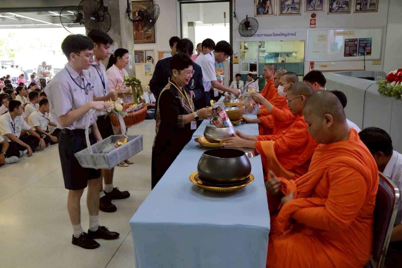 สจด. ทำบุญตักบาตร เนื่องในคล้ายวันพระราชสมภพ ครบ 100 พรรษาพระบาทสมเด็จพระปรเมนทรมหาอานันทมหิดล พระอัฐมรามาธิบดินทร์ (รัชกาลที่ 8) — 13 กันยายน 2025 — สถาบันเทคโนโลยีจิตรลดา CDTI