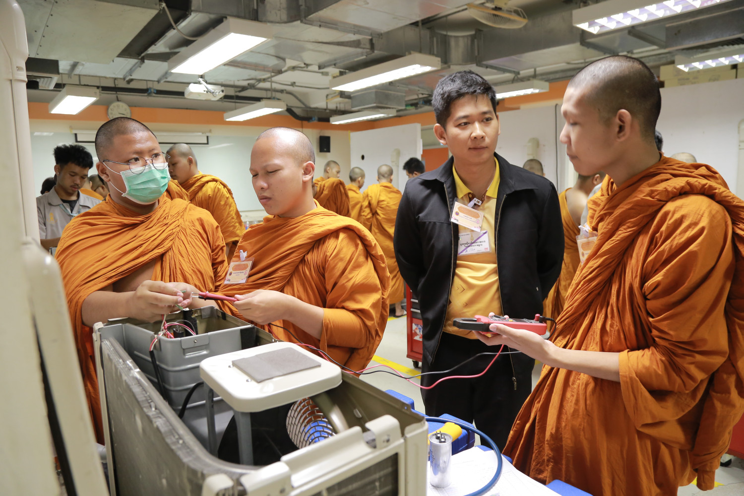 สจด. จัดอบรม "การดูแลรักษาและล้างเครื่องปรับอากาศ" ถวายภิกษุสามเณรวัดเบญจมบพิตรดุสิตวนาราม และโรงเรียนวัดไผ่ดำ (แผนกสามัญศึกษา) — 15 กันยายน 2025 — สถาบันเทคโนโลยีจิตรลดา CDTI