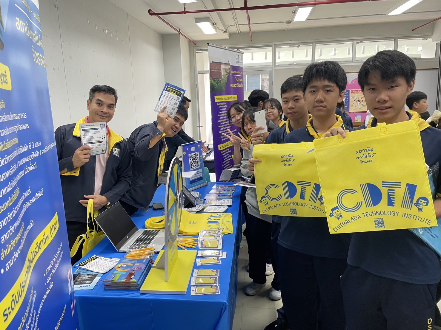 สจด. ร่วมแนะนำหลักสูตรของสถาบัน ในการศึกษาต่อของ โรงเรียนสาธิตมหาวิทยาลัยรามคำแหง (ฝ่ายมัธยม) — 11 กันยายน 2025 — สถาบันเทคโนโลยีจิตรลดา CDTI