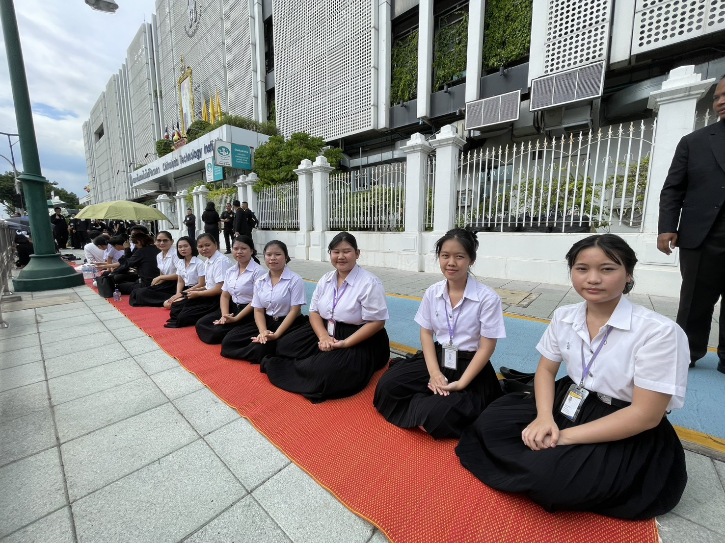 สจด. เฝ้าฯ ทูลละอองธุลีพระบาทรับเสด็จ พระบาทสมเด็จพระเจ้าอยู่หัว และสมเด็จพระนางเจ้าฯ พระบรมราชินี — 27 ตุลาคม 2025 — สถาบันเทคโนโลยีจิตรลดา CDTI