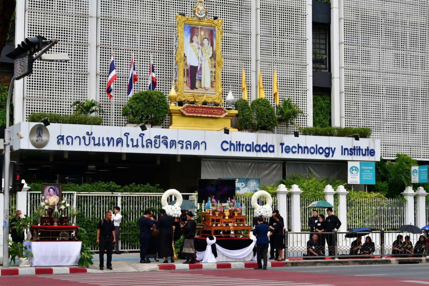 สจด. เฝ้าฯ ทูลละอองธุลีพระบาทรับเสด็จ พระบาทสมเด็จพระเจ้าอยู่หัว และสมเด็จพระนางเจ้าฯ พระบรมราชินี — 27 ตุลาคม 2025 — สถาบันเทคโนโลยีจิตรลดา CDTI