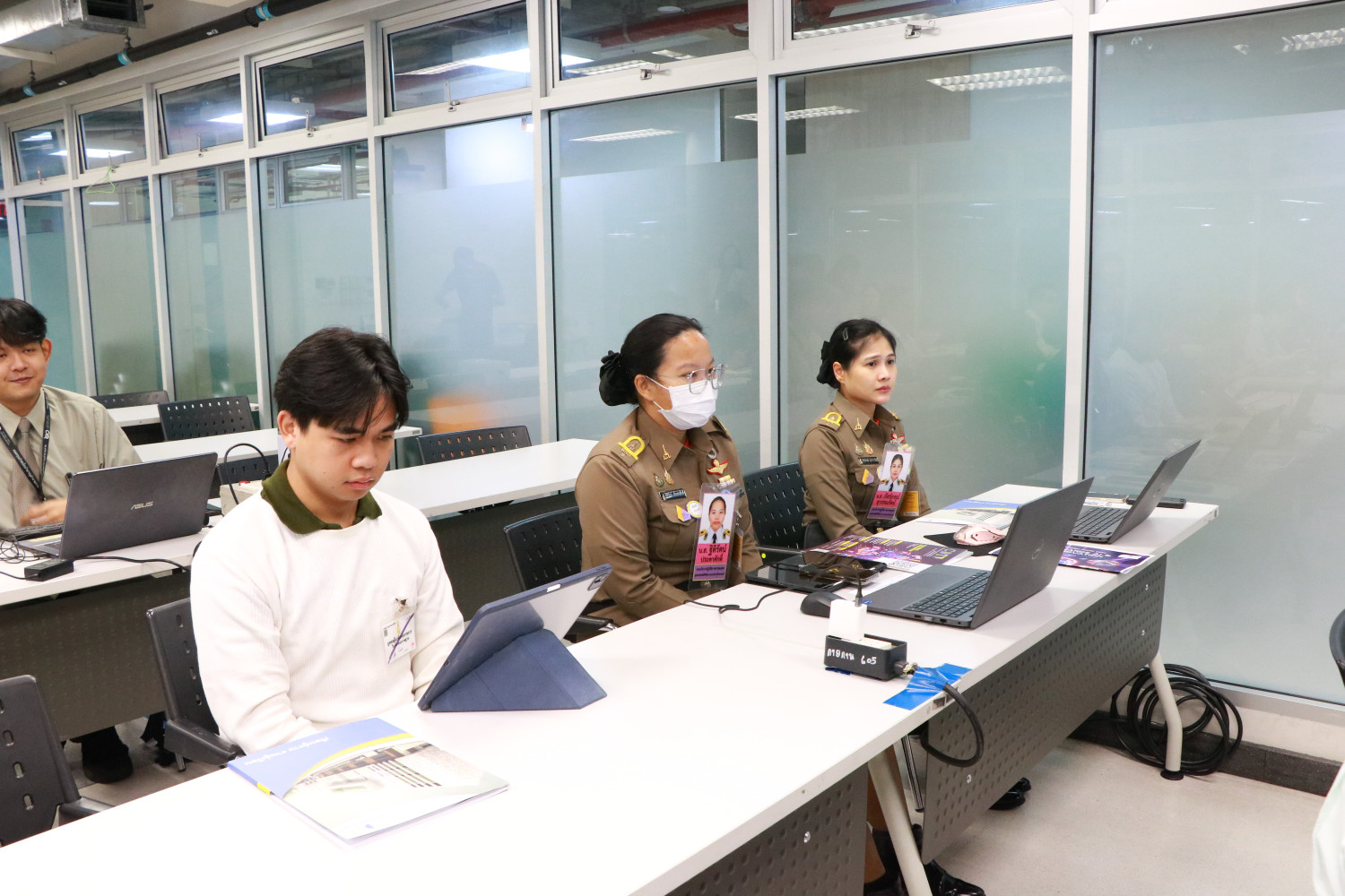 สจด. จัดโครงการอบรมเชิงปฏิบัติการ หลักสูตร “ติดปีกการทำงานยุคใหม่ เพิ่มปประสิทธิภาพและต่อยอดความคิดสร้างสรรค์ด้วย AI” (Empowering the Modern Workforce : Enhancing Productivity and Creativity with AI) — 20 ตุลาคม 2025 — สถาบันเทคโนโลยีจิตรลดา CDTI