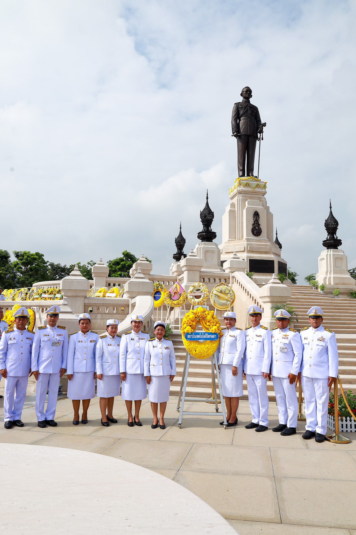 สจด. ร่วมวางพวงมาลาน้อมรำลึกพระมหากรุณาธิคุณ วันนวมินทรมหาราช — 13 ตุลาคม 2025 — สถาบันเทคโนโลยีจิตรลดา CDTI