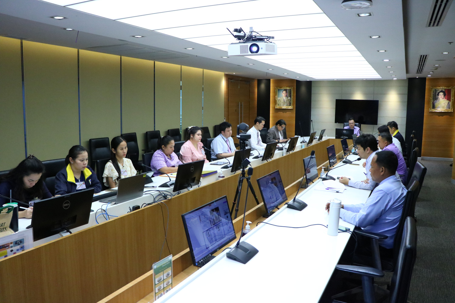 ประชุมคณะกรรมการบริหารกิจการนักเรียนนักศึกษาและคณะกรรมการทุนการศึกษา — 8 ตุลาคม 2025 — สถาบันเทคโนโลยีจิตรลดา CDTI