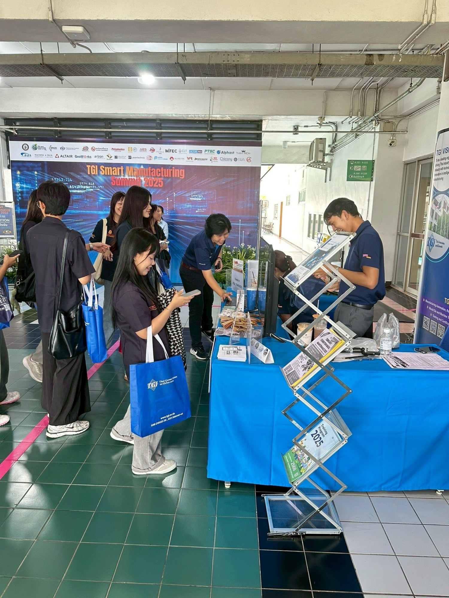 สจด. ขอแสดงความยินดีกับนักเรียนนักศึกษาคว้ารางวัลในการแข่งขัน TGI Smart Manufacturing Summit 2025 — 3 ตุลาคม 2025 — สถาบันเทคโนโลยีจิตรลดา CDTI