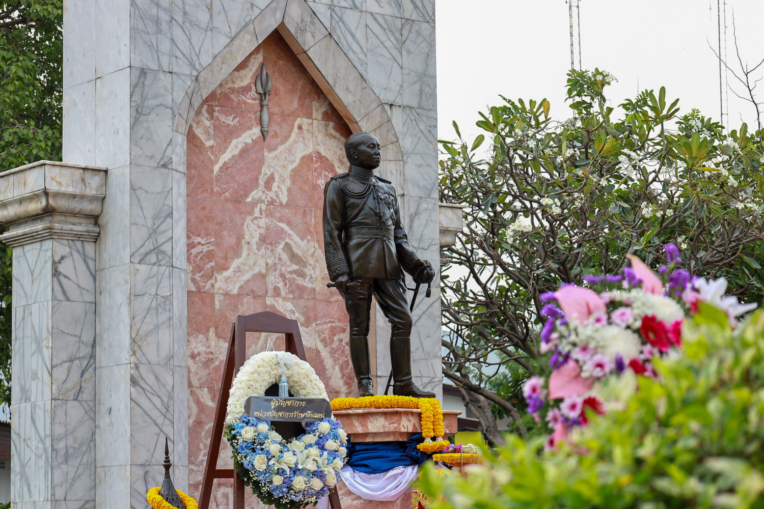 สจด. ร่วมวางพวงมาลาถวายราชสักการะพระบรมราชานุสาวรีย์พระบาทสมเด็จพระมงกุฎเกล้าเจ้าอยู่หัว เนื่องในวันคล้ายวันสวรรคต ครบ 100 ปี วันสมเด็จพระมหาธีรราช สจด. ร่วมวางพวงมาลาถวายราชสักการะพระบรมราชานุสาวรีย์พระบาทสมเด็จพระมงกุฎเกล้าเจ้าอยู่หัว เนื่องในวันคล้ายวันสวรรคต ครบ 100 ปี วันสมเด็จพระมหาธีรราช — 25 พฤศจิกายน 2025 — สถาบันเทคโนโลยีจิตรลดา CDTI