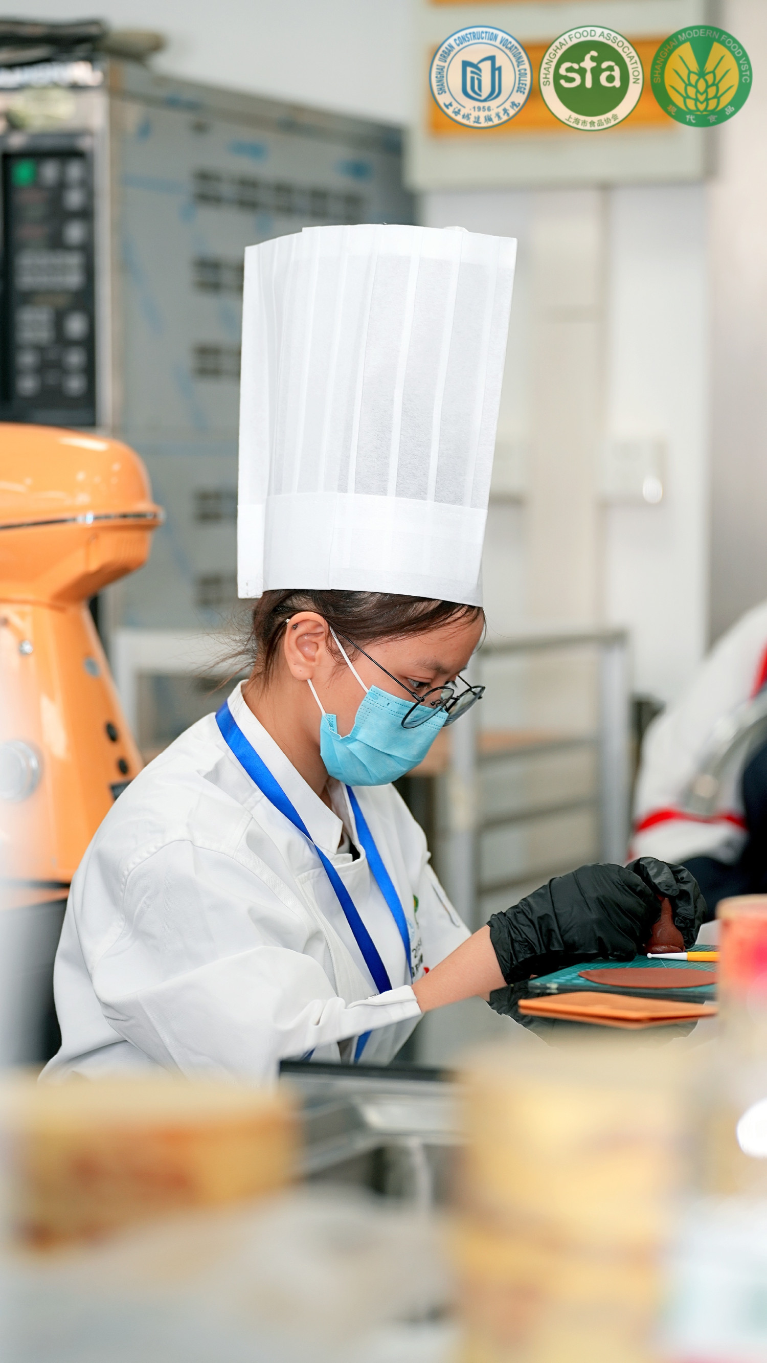 สจด. ขอแสดงความยินดีกับนักศึกษาสาขาอาหารและโภชนาการ (ระบบทวิวุฒิ) คว้ารางวัลชนะเลิศ ในการแข่งขันมิตรภาพเยาวชนนานาชาติฟองดองนครเซี่ยงไฮ้ ประจำปี 2568 “2025 SHANGHAI INTERNATIONAL FONDANT YOUTH FRIENDLY COMPETITION” สจด. ขอแสดงความยินดีกับนักศึกษาสาขาอาหารและโภชนาการ (ระบบทวิวุฒิ) คว้ารางวัลชนะเลิศ ในการแข่งขันมิตรภาพเยาวชนนานาชาติฟองดองนครเซี่ยงไฮ้ ประจำปี 2568 “2025 SHANGHAI INTERNATIONAL FONDANT YOUTH FRIENDLY COMPETITION” — 5 พฤศจิกายน 2025 — สถาบันเทคโนโลยีจิตรลดา CDTI