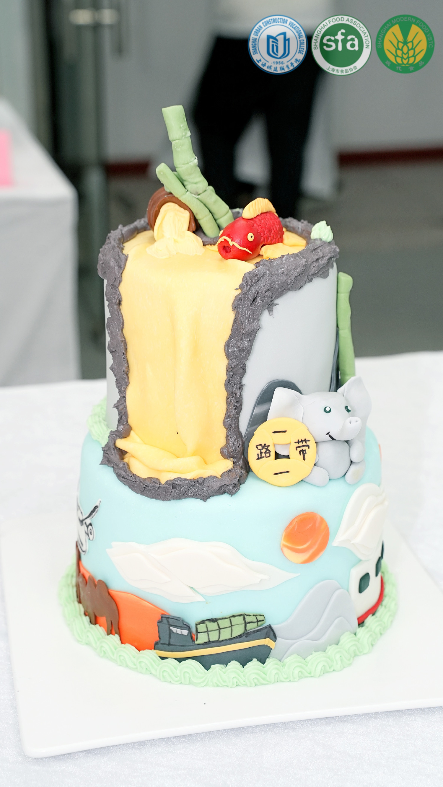 สจด. ขอแสดงความยินดีกับนักศึกษาสาขาอาหารและโภชนาการ (ระบบทวิวุฒิ) คว้ารางวัลชนะเลิศ ในการแข่งขันมิตรภาพเยาวชนนานาชาติฟองดองนครเซี่ยงไฮ้ ประจำปี 2568 “2025 SHANGHAI INTERNATIONAL FONDANT YOUTH FRIENDLY COMPETITION” สจด. ขอแสดงความยินดีกับนักศึกษาสาขาอาหารและโภชนาการ (ระบบทวิวุฒิ) คว้ารางวัลชนะเลิศ ในการแข่งขันมิตรภาพเยาวชนนานาชาติฟองดองนครเซี่ยงไฮ้ ประจำปี 2568 “2025 SHANGHAI INTERNATIONAL FONDANT YOUTH FRIENDLY COMPETITION” — 5 พฤศจิกายน 2025 — สถาบันเทคโนโลยีจิตรลดา CDTI