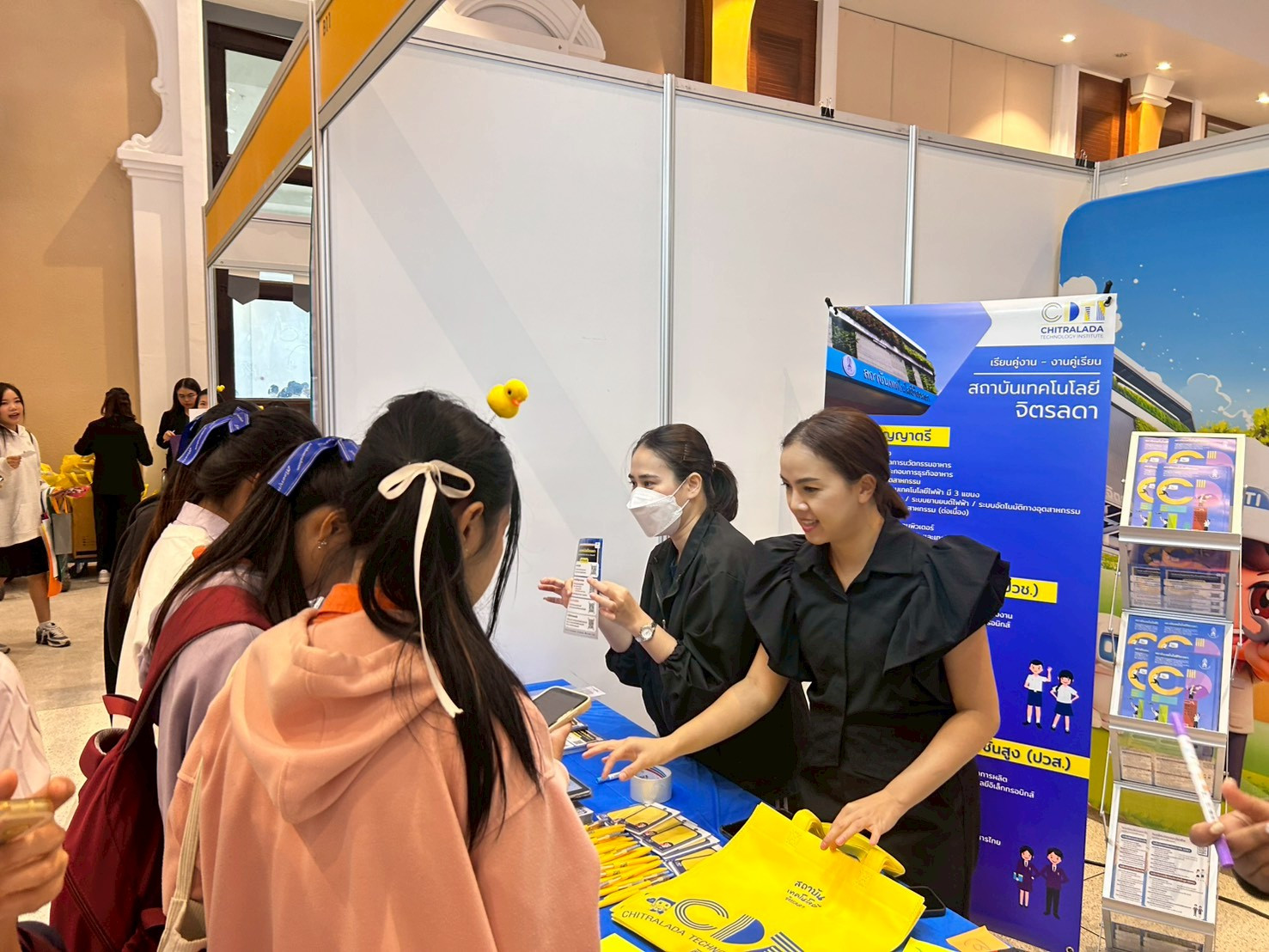 สจด. ร่วมงานตลาดนัดหลักสูตรอุดมศึกษา #27 สจด. ร่วมงานตลาดนัดหลักสูตรอุดมศึกษา #27 — 7 พฤศจิกายน 2025 — สถาบันเทคโนโลยีจิตรลดา CDTI