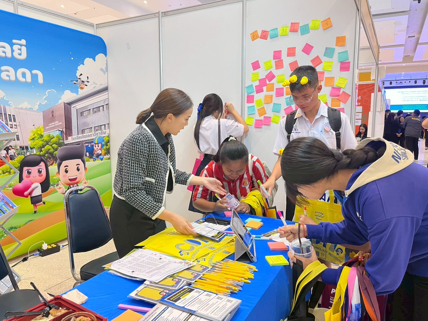 สจด. ร่วมงานตลาดนัดหลักสูตรอุดมศึกษา #27 สจด. ร่วมงานตลาดนัดหลักสูตรอุดมศึกษา #27 — 7 พฤศจิกายน 2025 — สถาบันเทคโนโลยีจิตรลดา CDTI