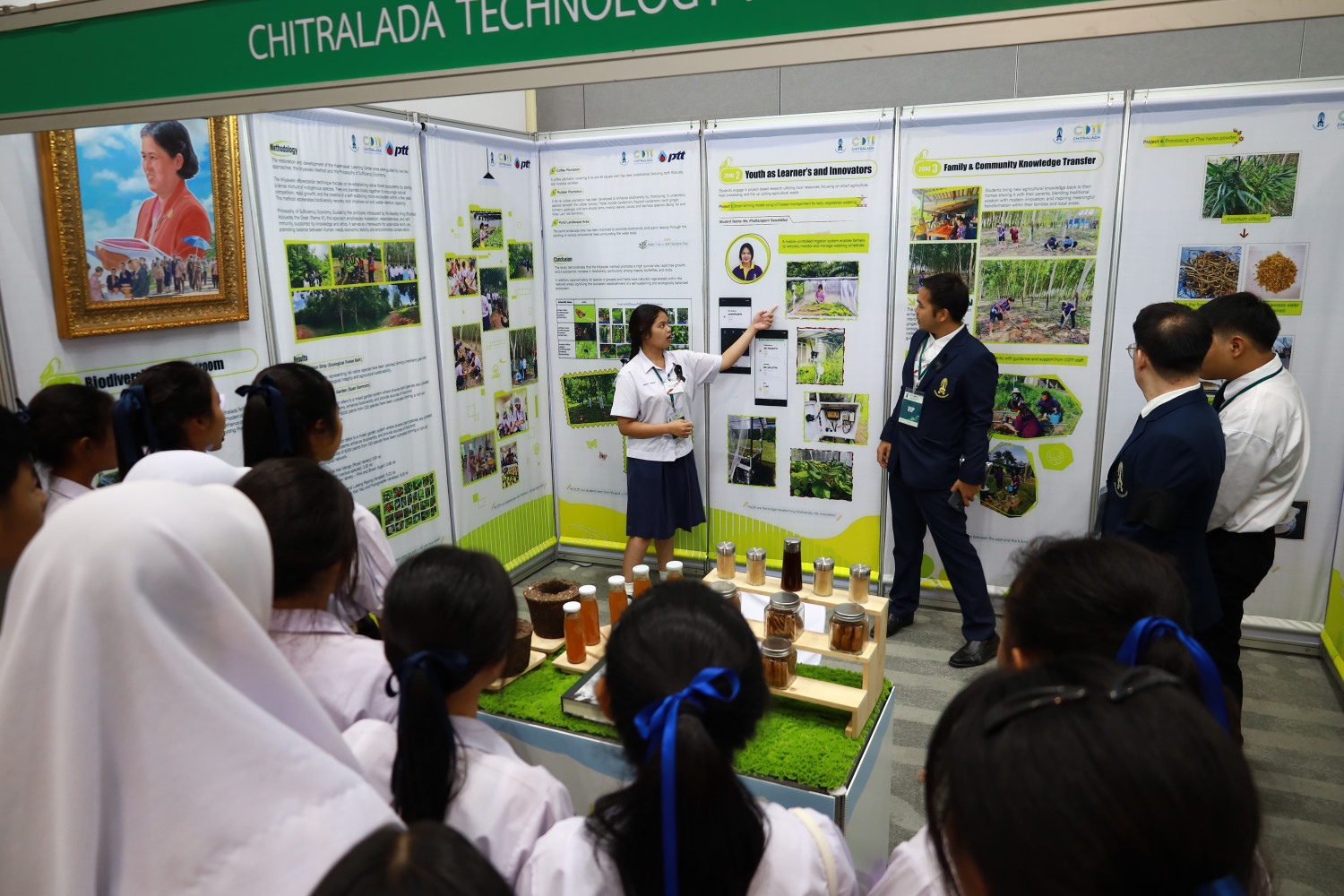 สจด. เฝ้าฯ รับเสด็จ สมเด็จพระกนิษฐาธิราชเจ้า กรมสมเด็จพระเทพรัตนราชสุดา ฯ สยามบรมราชกุมารี ทรงเปิดการประชุมวิชาการนานาชาติความหลากหลายทางชีวภาพ เฉลิมพระเกียรติ 70 พรรษา — 12 พฤศจิกายน 2025 — สถาบันเทคโนโลยีจิตรลดา CDTI