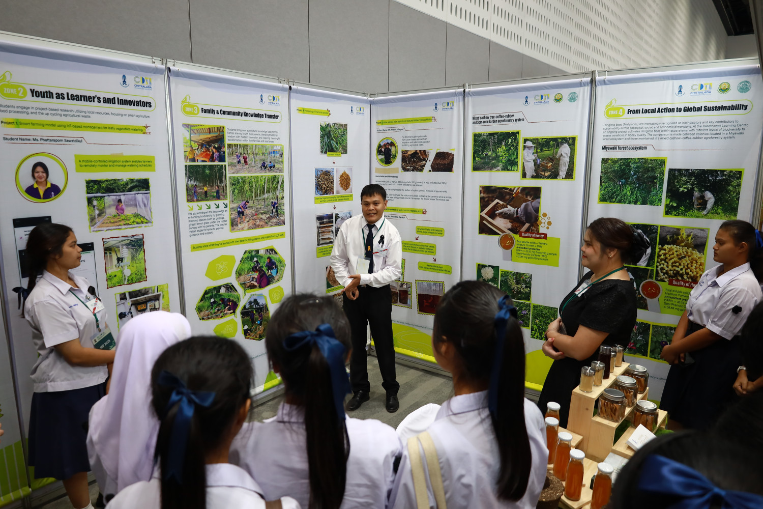 สจด. เฝ้าฯ รับเสด็จ สมเด็จพระกนิษฐาธิราชเจ้า กรมสมเด็จพระเทพรัตนราชสุดา ฯ สยามบรมราชกุมารี ทรงเปิดการประชุมวิชาการนานาชาติความหลากหลายทางชีวภาพ เฉลิมพระเกียรติ 70 พรรษา — 12 พฤศจิกายน 2025 — สถาบันเทคโนโลยีจิตรลดา CDTI