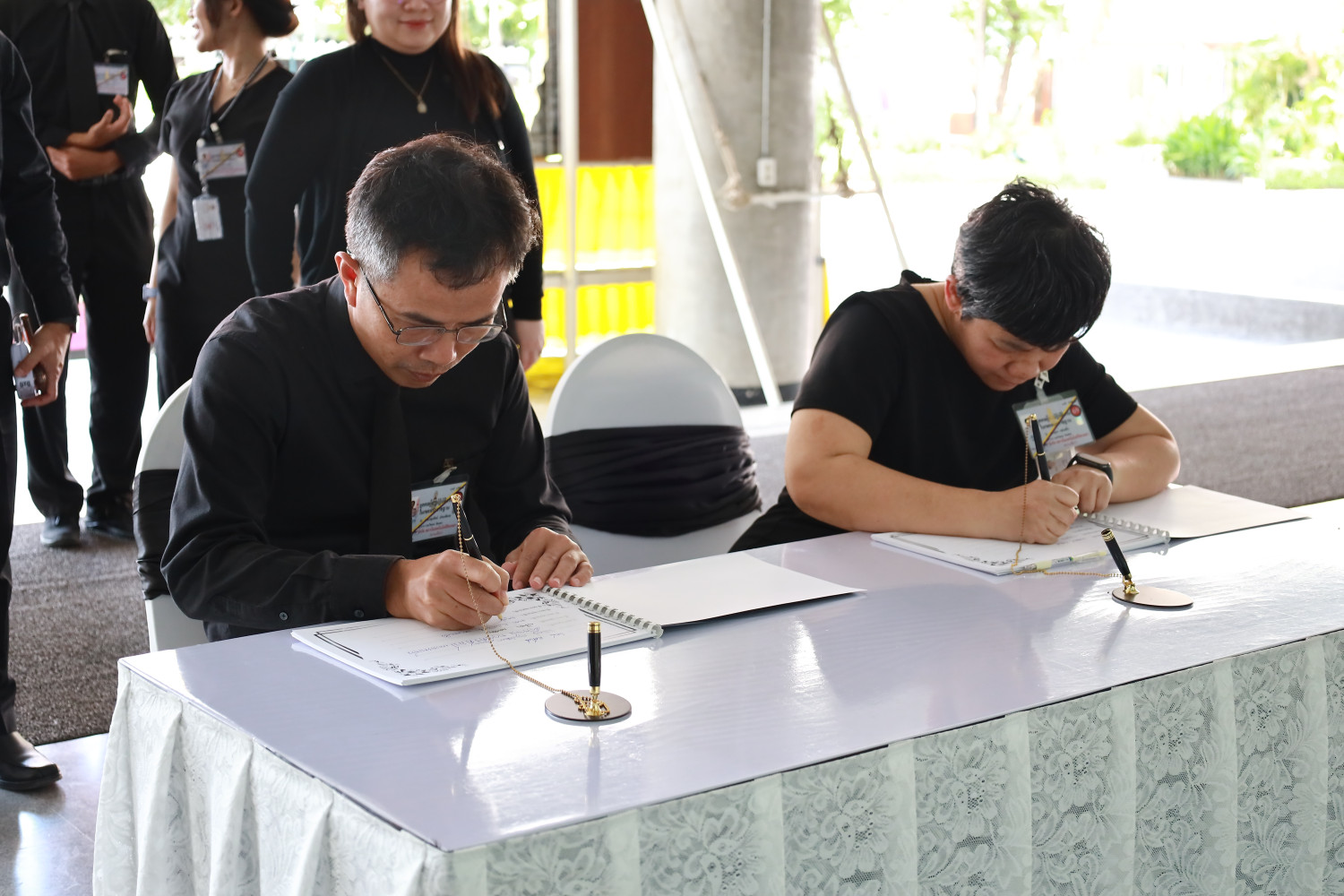 สจด. จัดพิธีลงนามถวายความอาลัย สมเด็จพระนางเจ้าสิริกิติ์ พระบรมราชินีนาถ พระบรมราชชนนีพันปีหลวง — 13 พฤศจิกายน 2025 — สถาบันเทคโนโลยีจิตรลดา CDTI