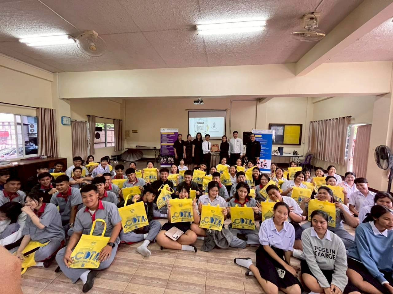 สจด. จัดกิจกรรม "ทุนสัญจร ปลูกฝัน ปั้นอนาคต" สจด. จัดกิจกรรม "ทุนสัญจร ปลูกฝัน ปั้นอนาคต" — 5 พฤศจิกายน 2025 — สถาบันเทคโนโลยีจิตรลดา CDTI