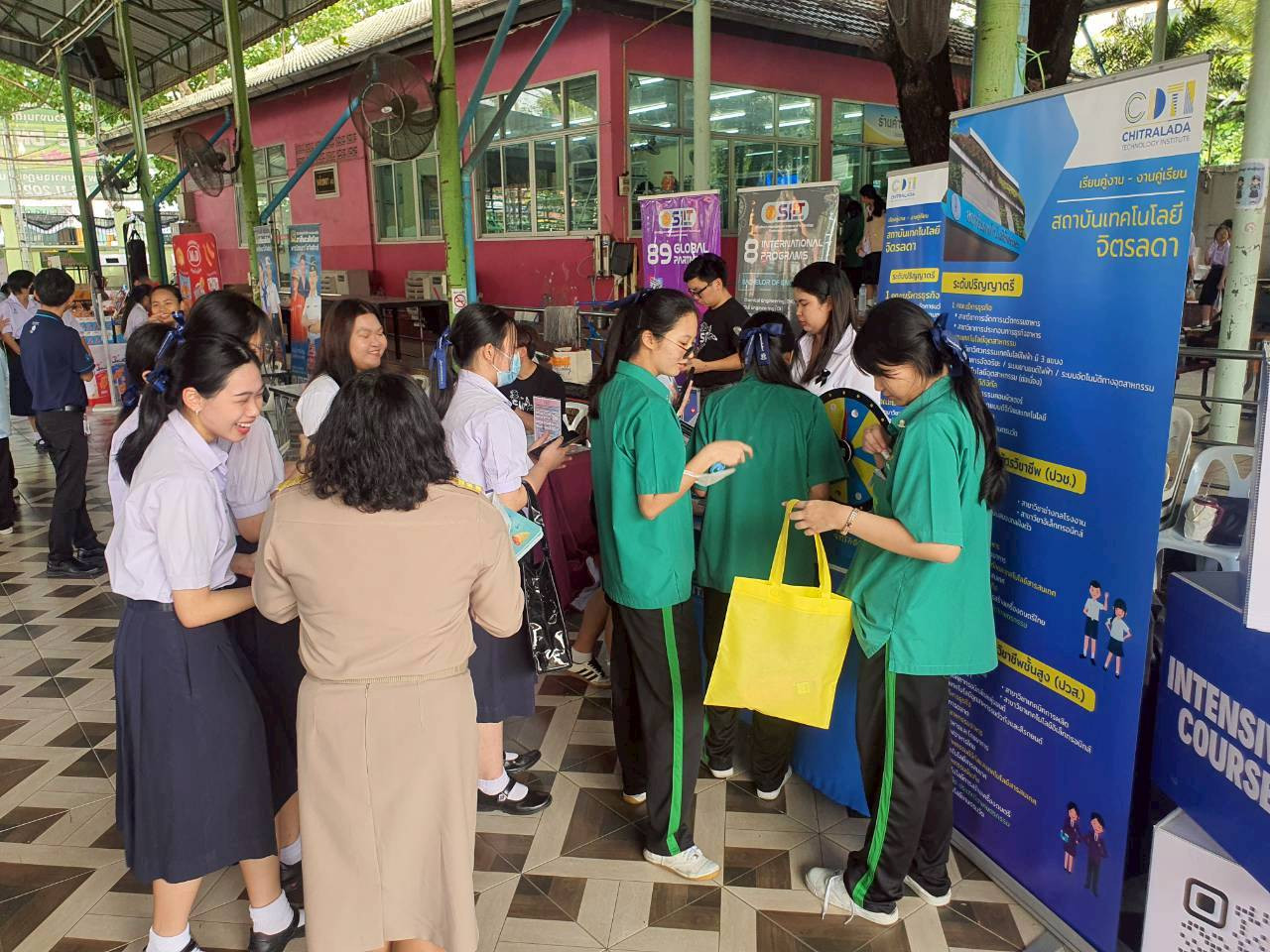 สจด. ร่วมงานแนะนำหลักสูตรศึกษาต่อของโรงเรียนสตรีนนทบุรี — 25 พฤศจิกายน 2025 — สถาบันเทคโนโลยีจิตรลดา CDTI