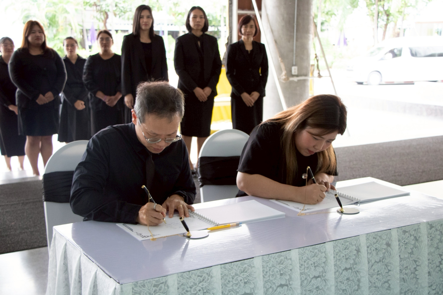สจด. จัดพิธีลงนามถวายความอาลัย สมเด็จพระนางเจ้าสิริกิติ์ พระบรมราชินีนาถ พระบรมราชชนนีพันปีหลวง สจด. จัดพิธีลงนามถวายความอาลัย สมเด็จพระนางเจ้าสิริกิติ์ พระบรมราชินีนาถ พระบรมราชชนนีพันปีหลวง — 6 พฤศจิกายน 2025 — สถาบันเทคโนโลยีจิตรลดา CDTI