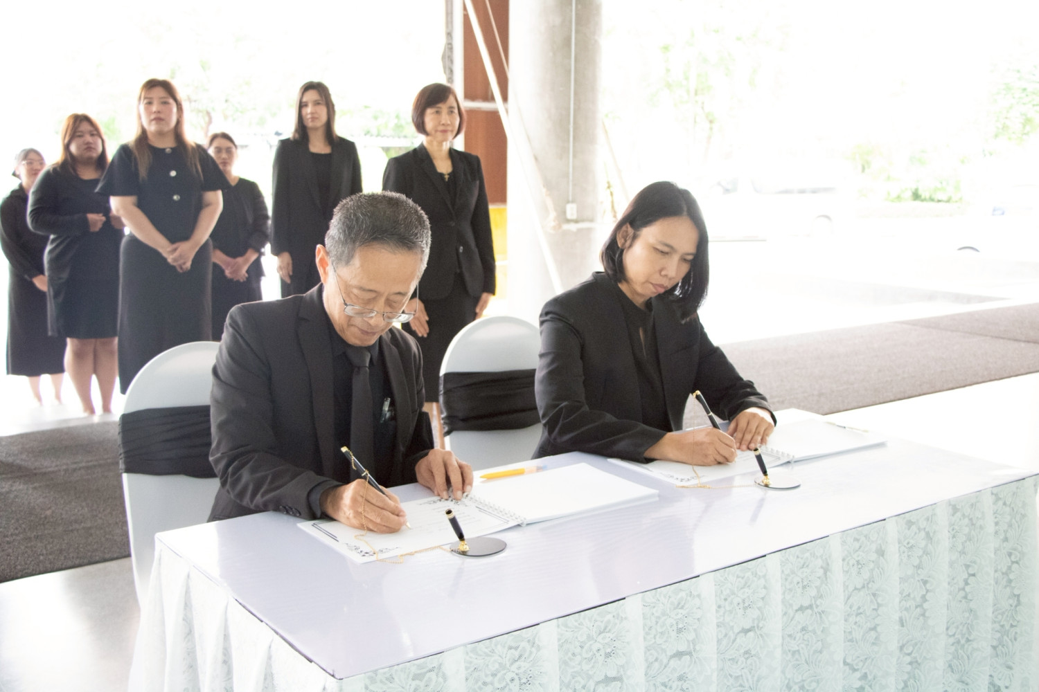 สจด. จัดพิธีลงนามถวายความอาลัย สมเด็จพระนางเจ้าสิริกิติ์ พระบรมราชินีนาถ พระบรมราชชนนีพันปีหลวง สจด. จัดพิธีลงนามถวายความอาลัย สมเด็จพระนางเจ้าสิริกิติ์ พระบรมราชินีนาถ พระบรมราชชนนีพันปีหลวง — 6 พฤศจิกายน 2025 — สถาบันเทคโนโลยีจิตรลดา CDTI