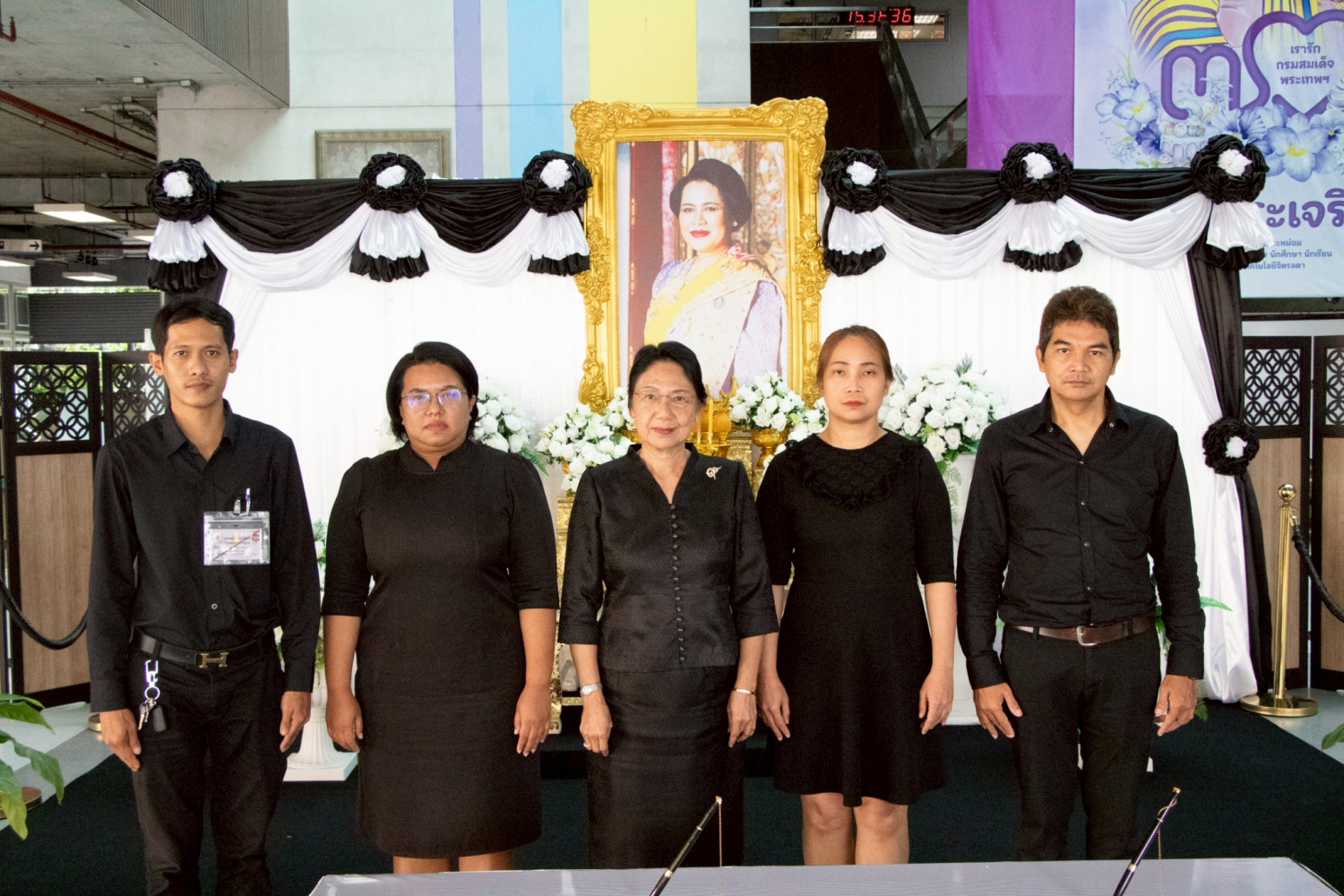 สจด. จัดพิธีลงนามถวายความอาลัย สมเด็จพระนางเจ้าสิริกิติ์ พระบรมราชินีนาถ พระบรมราชชนนีพันปีหลวง สจด. จัดพิธีลงนามถวายความอาลัย สมเด็จพระนางเจ้าสิริกิติ์ พระบรมราชินีนาถ พระบรมราชชนนีพันปีหลวง — 6 พฤศจิกายน 2025 — สถาบันเทคโนโลยีจิตรลดา CDTI