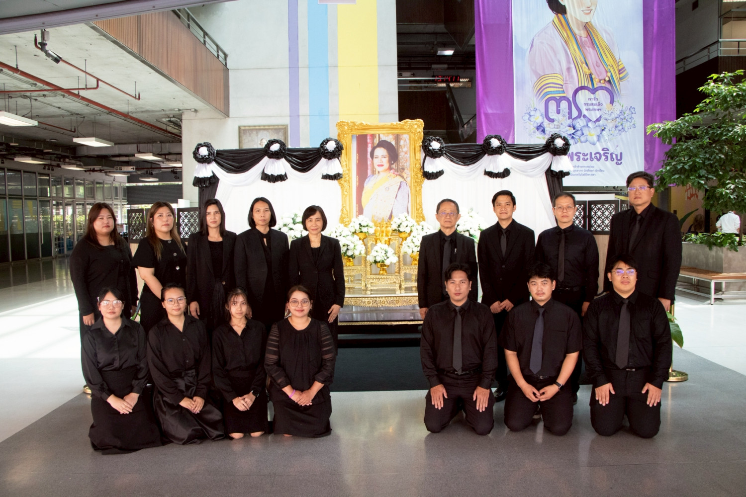 สจด. จัดพิธีลงนามถวายความอาลัย สมเด็จพระนางเจ้าสิริกิติ์ พระบรมราชินีนาถ พระบรมราชชนนีพันปีหลวง สจด. จัดพิธีลงนามถวายความอาลัย สมเด็จพระนางเจ้าสิริกิติ์ พระบรมราชินีนาถ พระบรมราชชนนีพันปีหลวง — 6 พฤศจิกายน 2025 — สถาบันเทคโนโลยีจิตรลดา CDTI