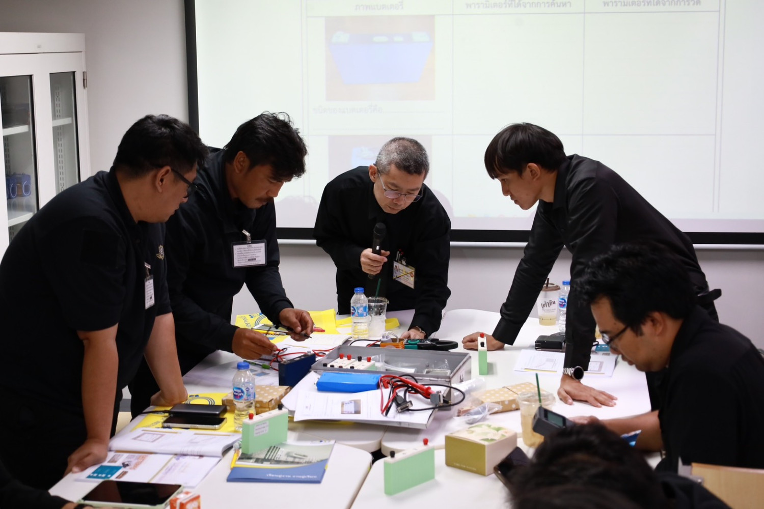 คณะเทคโนโลยีอุตสาหกรรม จัดอบรม Train the Trainers รุ่นที่ 1 ด้านมาตรฐานและความปลอดภัยของผู้ปฏิบัติงานกับแบตเตอรี่ลิเธียมไอออนและระบบไฟฟ้าแรงดันสูง คณะเทคโนโลยีอุตสาหกรรม จัดอบรม Train the Trainers รุ่นที่ 1 ด้านมาตรฐานและความปลอดภัยของผู้ปฏิบัติงานกับแบตเตอรี่ลิเธียมไอออนและระบบไฟฟ้าแรงดันสูง — 22 ธันวาคม 2025 — สถาบันเทคโนโลยีจิตรลดา CDTI