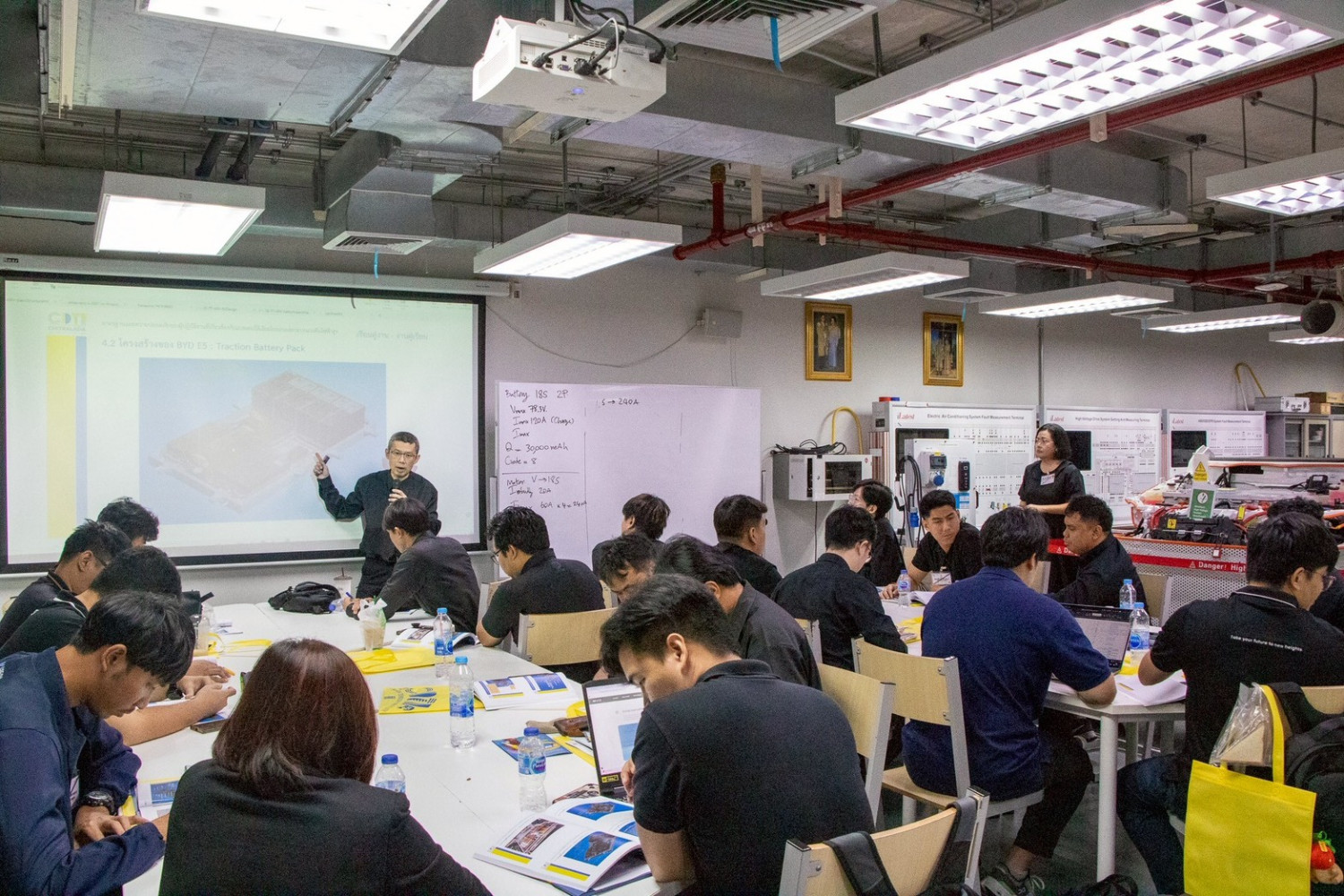 คณะเทคโนโลยีอุตสาหกรรม จัดอบรม Train the Trainers รุ่นที่ 1 ด้านมาตรฐานและความปลอดภัยของผู้ปฏิบัติงานกับแบตเตอรี่ลิเธียมไอออนและระบบไฟฟ้าแรงดันสูง คณะเทคโนโลยีอุตสาหกรรม จัดอบรม Train the Trainers รุ่นที่ 1 ด้านมาตรฐานและความปลอดภัยของผู้ปฏิบัติงานกับแบตเตอรี่ลิเธียมไอออนและระบบไฟฟ้าแรงดันสูง — 22 ธันวาคม 2025 — สถาบันเทคโนโลยีจิตรลดา CDTI