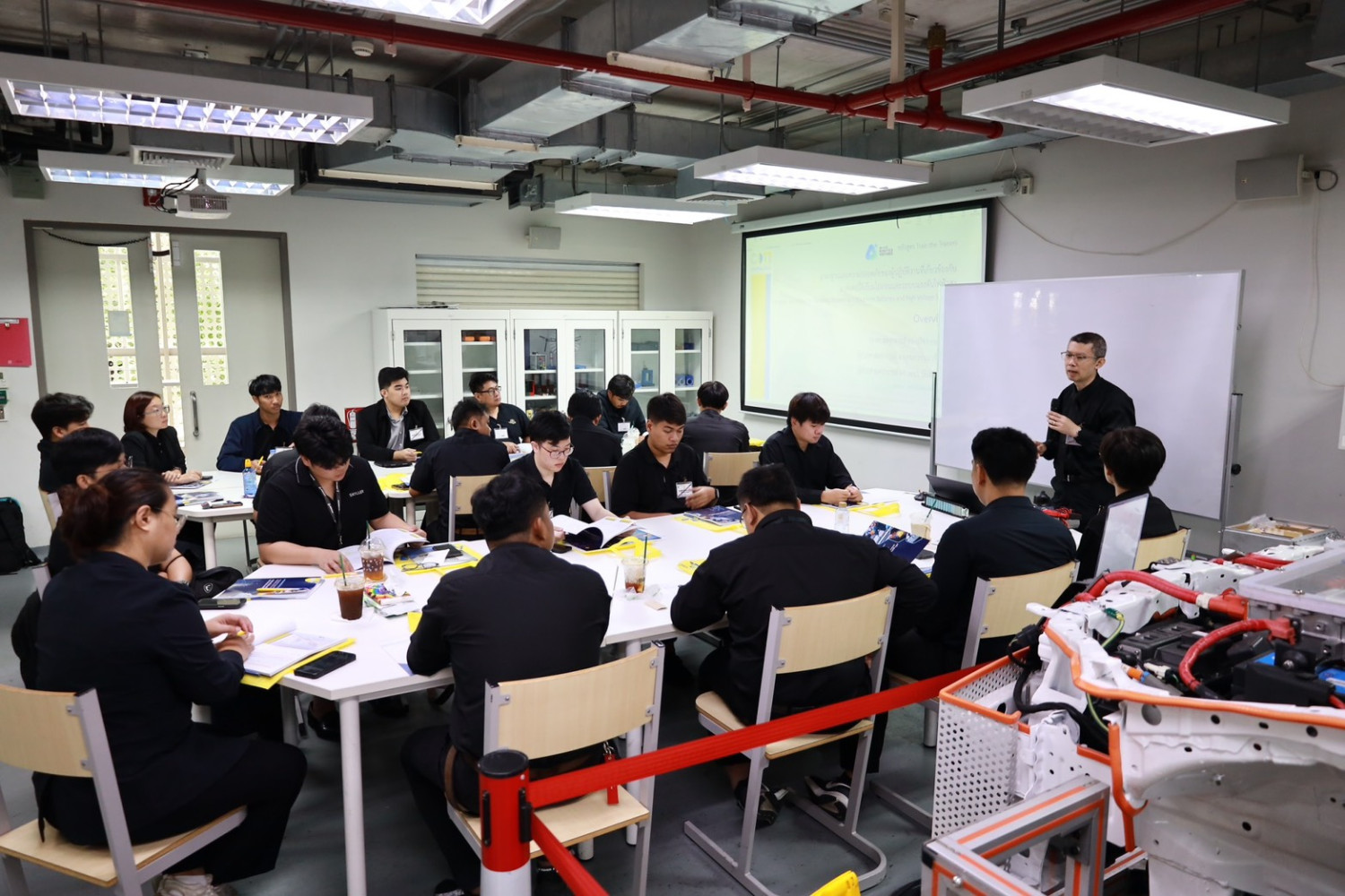 คณะเทคโนโลยีอุตสาหกรรม จัดอบรม Train the Trainers รุ่นที่ 1 ด้านมาตรฐานและความปลอดภัยของผู้ปฏิบัติงานกับแบตเตอรี่ลิเธียมไอออนและระบบไฟฟ้าแรงดันสูง คณะเทคโนโลยีอุตสาหกรรม จัดอบรม Train the Trainers รุ่นที่ 1 ด้านมาตรฐานและความปลอดภัยของผู้ปฏิบัติงานกับแบตเตอรี่ลิเธียมไอออนและระบบไฟฟ้าแรงดันสูง — 22 ธันวาคม 2025 — สถาบันเทคโนโลยีจิตรลดา CDTI