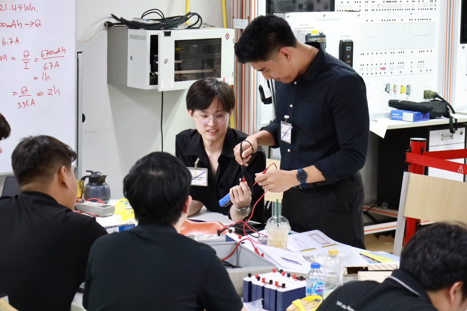 คณะเทคโนโลยีอุตสาหกรรม จัดอบรม Train the Trainers รุ่นที่ 1 ด้านมาตรฐานและความปลอดภัยของผู้ปฏิบัติงานกับแบตเตอรี่ลิเธียมไอออนและระบบไฟฟ้าแรงดันสูง คณะเทคโนโลยีอุตสาหกรรม จัดอบรม Train the Trainers รุ่นที่ 1 ด้านมาตรฐานและความปลอดภัยของผู้ปฏิบัติงานกับแบตเตอรี่ลิเธียมไอออนและระบบไฟฟ้าแรงดันสูง — 22 ธันวาคม 2025 — สถาบันเทคโนโลยีจิตรลดา CDTI