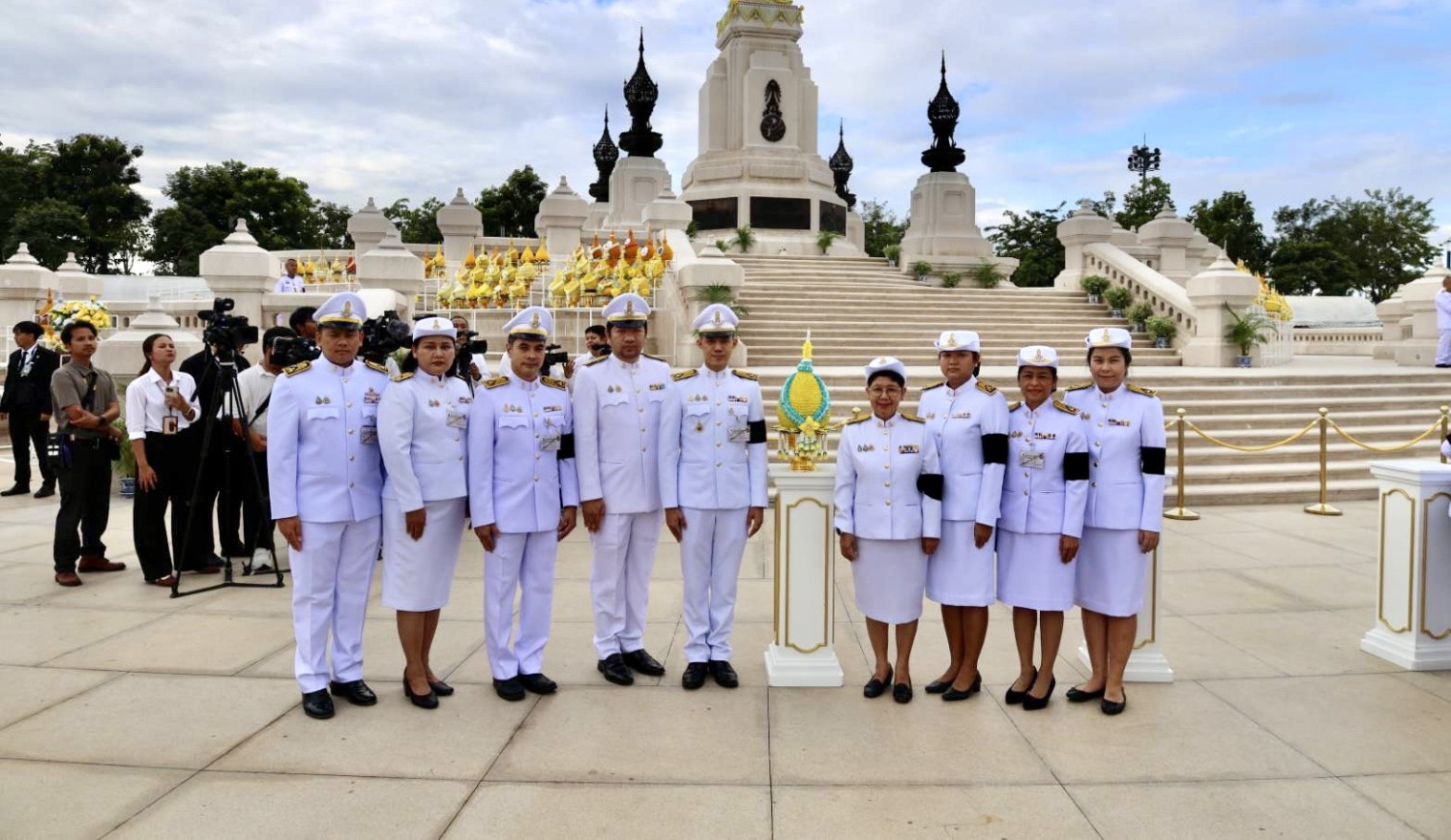 สจด. ร่วมพิธีวางพานพุ่มดอกไม้ถวายราชสักการะพระบรมราชานุสาวรีย์ พระบาทสมเด็จพระบรมชนกาธิเบศร มหาภูมิพลอดุลยเดชมหาราช บรมนาถบพิตร — 5 ธันวาคม 2025 — สถาบันเทคโนโลยีจิตรลดา CDTI