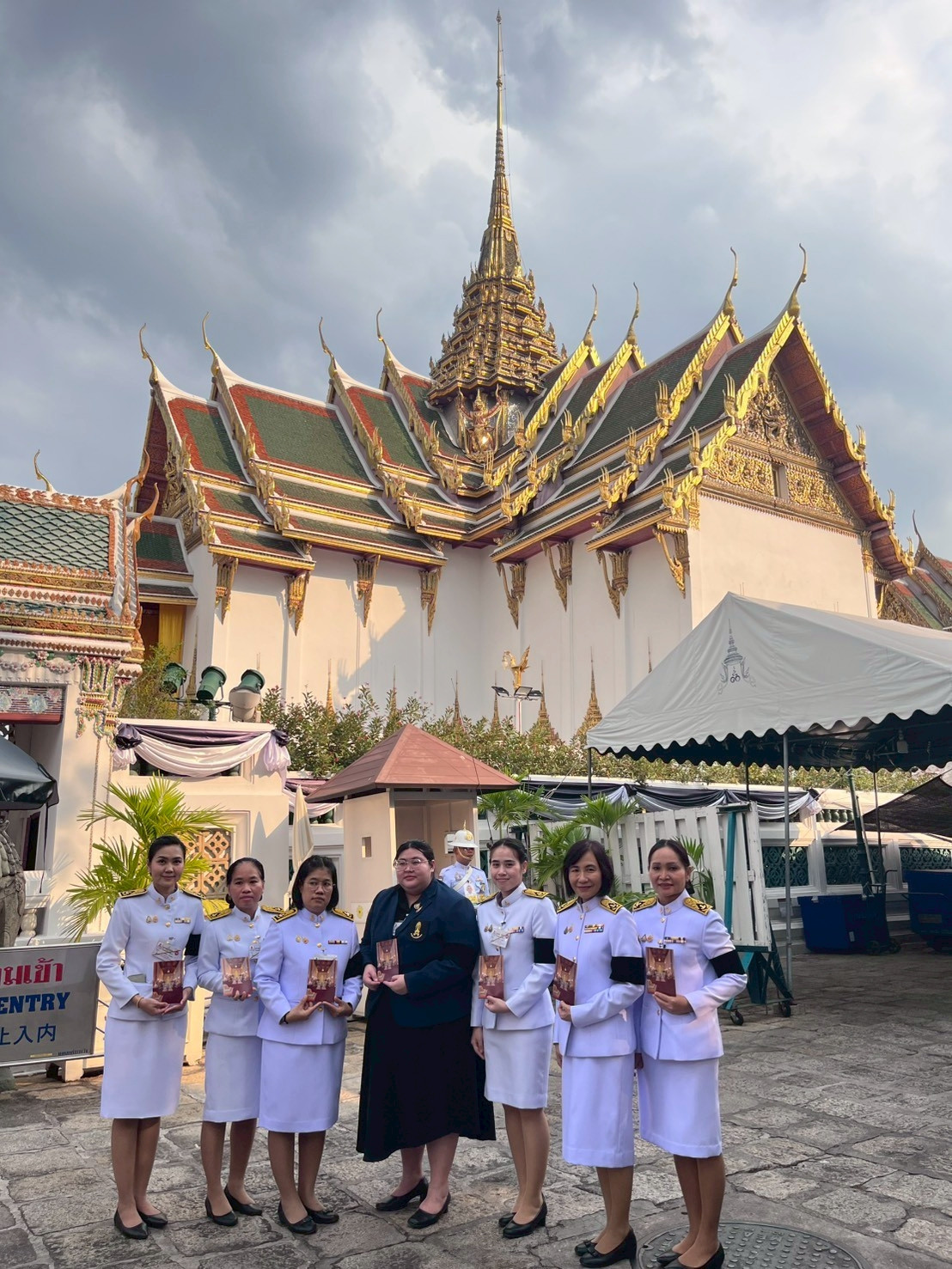 สจด. กราบถวายบังคมพระบรมศพสมเด็จพระนางเจ้าสิริกิติ์ พระบรมราชินีนาถ พระบรมราชชนนีพันปีหลวง สจด. กราบถวายบังคมพระบรมศพสมเด็จพระนางเจ้าสิริกิติ์ พระบรมราชินีนาถ พระบรมราชชนนีพันปีหลวง — 24 ธันวาคม 2025 — สถาบันเทคโนโลยีจิตรลดา CDTI