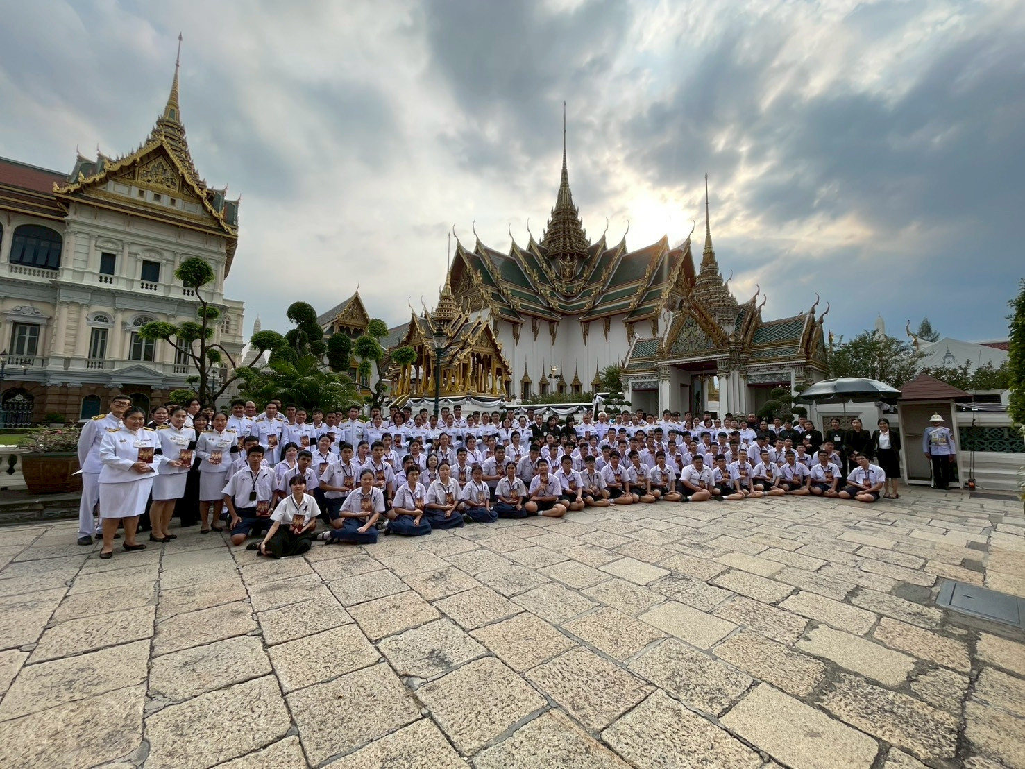 สจด. กราบถวายบังคมพระบรมศพสมเด็จพระนางเจ้าสิริกิติ์ พระบรมราชินีนาถ พระบรมราชชนนีพันปีหลวง สจด. กราบถวายบังคมพระบรมศพสมเด็จพระนางเจ้าสิริกิติ์ พระบรมราชินีนาถ พระบรมราชชนนีพันปีหลวง — 24 ธันวาคม 2025 — สถาบันเทคโนโลยีจิตรลดา CDTI