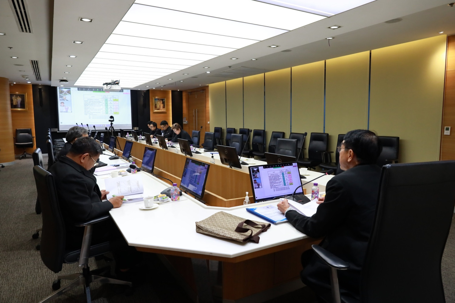 ประชุมคณะกรรมการติดตาม ตรวจสอบ และประเมินผลการปฏิบัติงานของสถาบันเทคโนโลยีจิตรลดา — 3 ธันวาคม 2025 — สถาบันเทคโนโลยีจิตรลดา CDTI