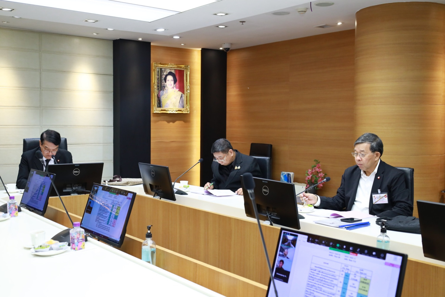 ประชุมคณะกรรมการติดตาม ตรวจสอบ และประเมินผลการปฏิบัติงานของสถาบันเทคโนโลยีจิตรลดา — 3 ธันวาคม 2025 — สถาบันเทคโนโลยีจิตรลดา CDTI