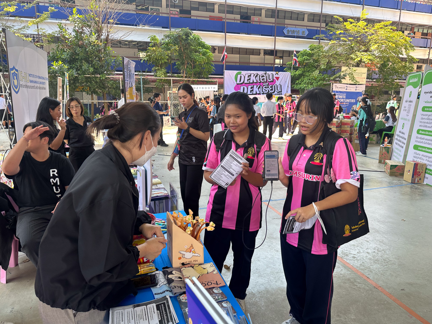 สจด. ร่วมงานแนะนำหลักสูตรศึกษาต่อของโรงเรียนบดินทรเดชา (สิงห์ สิงหเสนี) นนทบุรี — 3 ธันวาคม 2025 — สถาบันเทคโนโลยีจิตรลดา CDTI