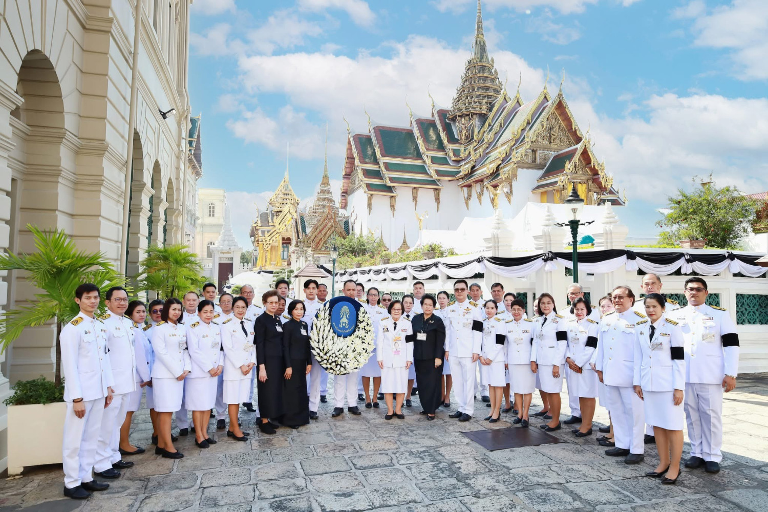 สจด. วางพวงมาลาและถวายบังคมพระบรมศพ สมเด็จพระนางเจ้าสิริกิติ์ พระบรมราชินีนาถ พระบรมราชชนนีพันปีหลวง — 3 ธันวาคม 2025 — สถาบันเทคโนโลยีจิตรลดา CDTI