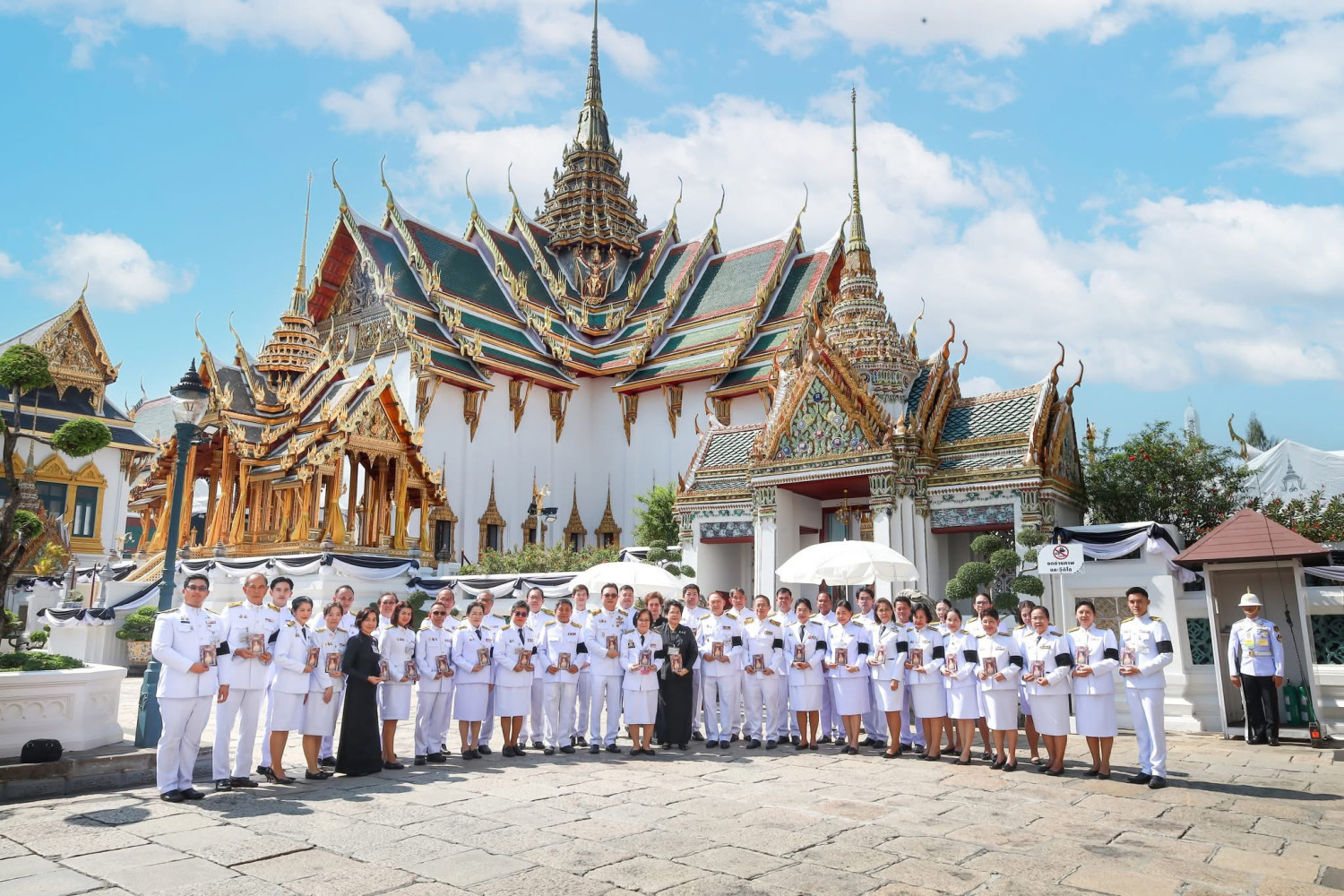 สจด. วางพวงมาลาและถวายบังคมพระบรมศพ สมเด็จพระนางเจ้าสิริกิติ์ พระบรมราชินีนาถ พระบรมราชชนนีพันปีหลวง — 3 ธันวาคม 2025 — สถาบันเทคโนโลยีจิตรลดา CDTI