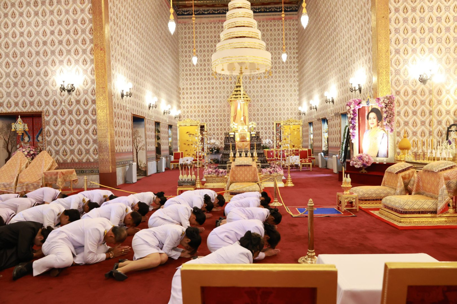 สจด. กราบถวายบังคมพระบรมศพสมเด็จพระนางเจ้าสิริกิติ์ พระบรมราชินีนาถ พระบรมราชชนนีพันปีหลวง สจด. กราบถวายบังคมพระบรมศพสมเด็จพระนางเจ้าสิริกิติ์ พระบรมราชินีนาถ พระบรมราชชนนีพันปีหลวง — 23 ธันวาคม 2025 — สถาบันเทคโนโลยีจิตรลดา CDTI