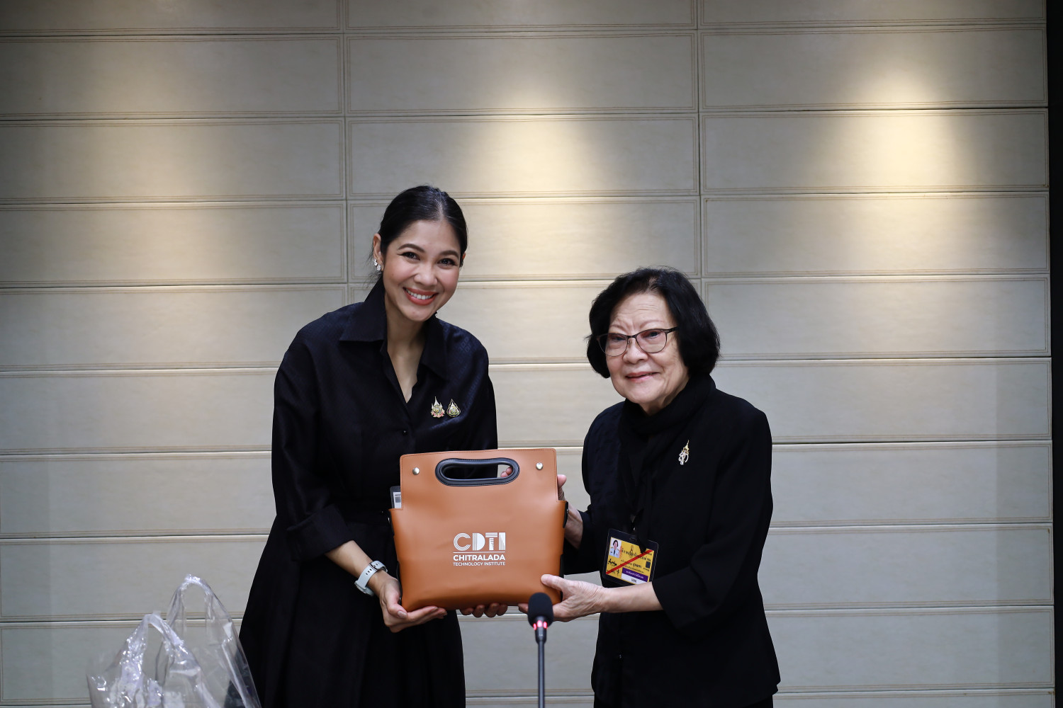 สจด. ต้อนรับคณะเลขานุการรัฐมนตรีประจำสำนักนายกรัฐมนตรี สจด. ต้อนรับคณะเลขานุการรัฐมนตรีประจำสำนักนายกรัฐมนตรี — 10 ธันวาคม 2025 — สถาบันเทคโนโลยีจิตรลดา CDTI