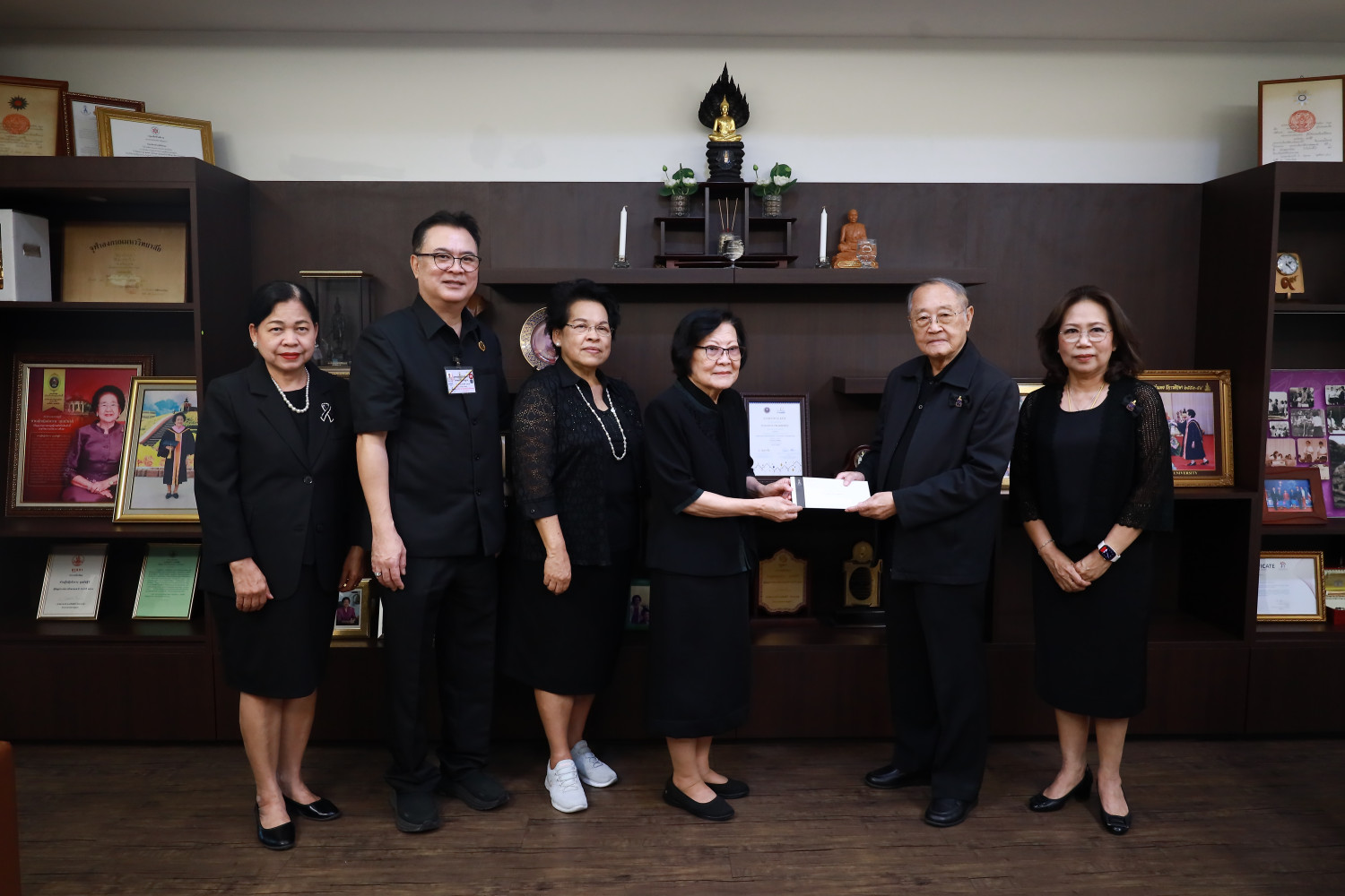 สจด. มอบเงินช่วยเหลือผู้ประสบภัยน้ำท่วมภาคใต้ เพื่อสมทบทุนมูลนิธิชัยพัฒนา “กองทุนบูรณะฟื้นฟูอุบัติภัย” สจด. มอบเงินช่วยเหลือผู้ประสบภัยน้ำท่วมภาคใต้ เพื่อสมทบทุนมูลนิธิชัยพัฒนา “กองทุนบูรณะฟื้นฟูอุบัติภัย” — 12 ธันวาคม 2025 — สถาบันเทคโนโลยีจิตรลดา CDTI